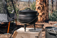 Potjie Pot Pre-Seasoned 8Litre Cast Iron with 3Feet, Spiral Bail Handle with Wooden Box with Handles