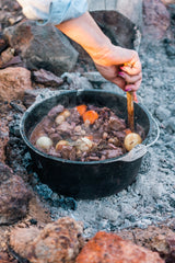 Cast Iron 9 Quart Heavy Duty Pre-Seasoned Round Camp Oven with Lip and Handle 31x16cm