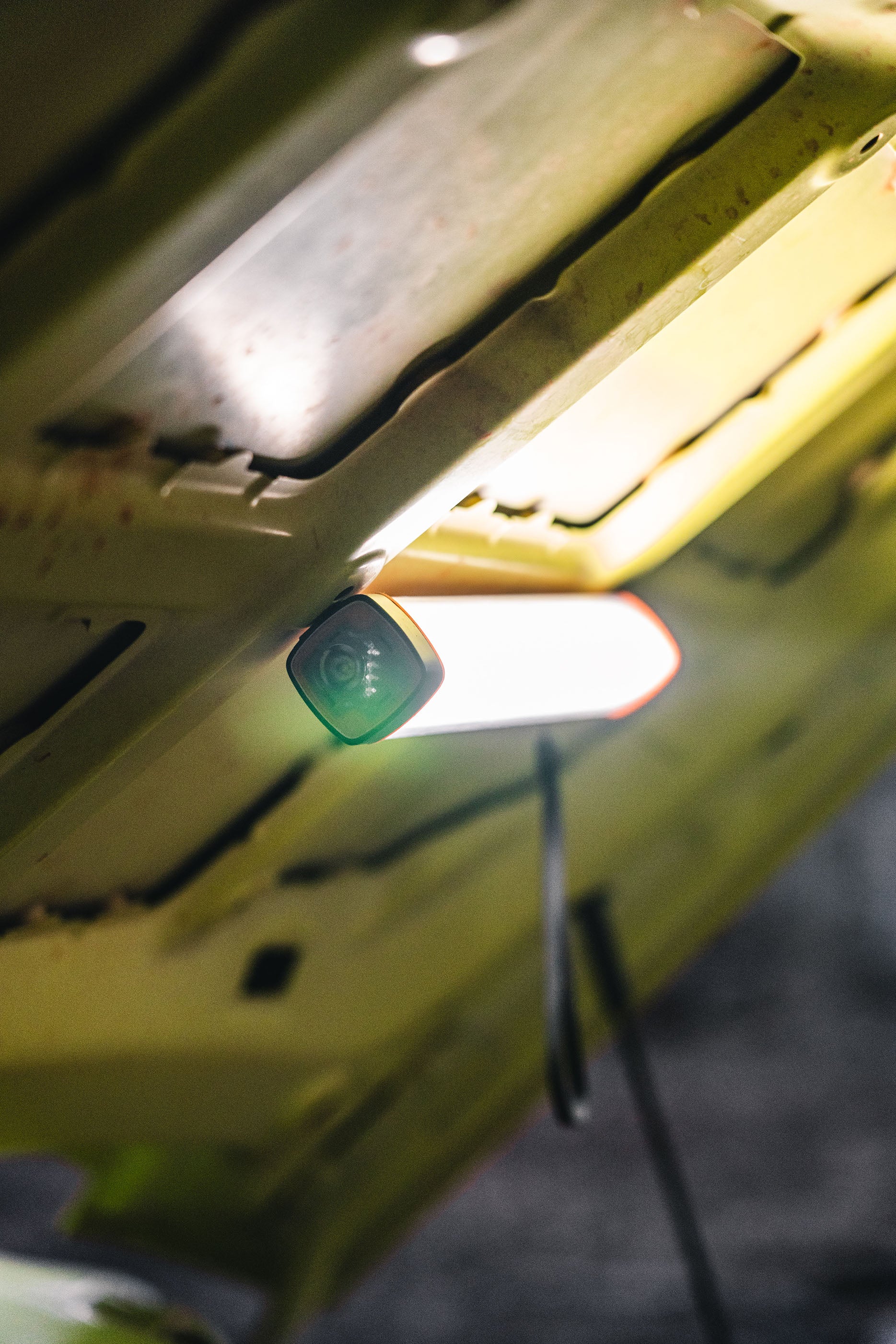 Wildtrak Base 300 Multi Light showing amber and red light modes