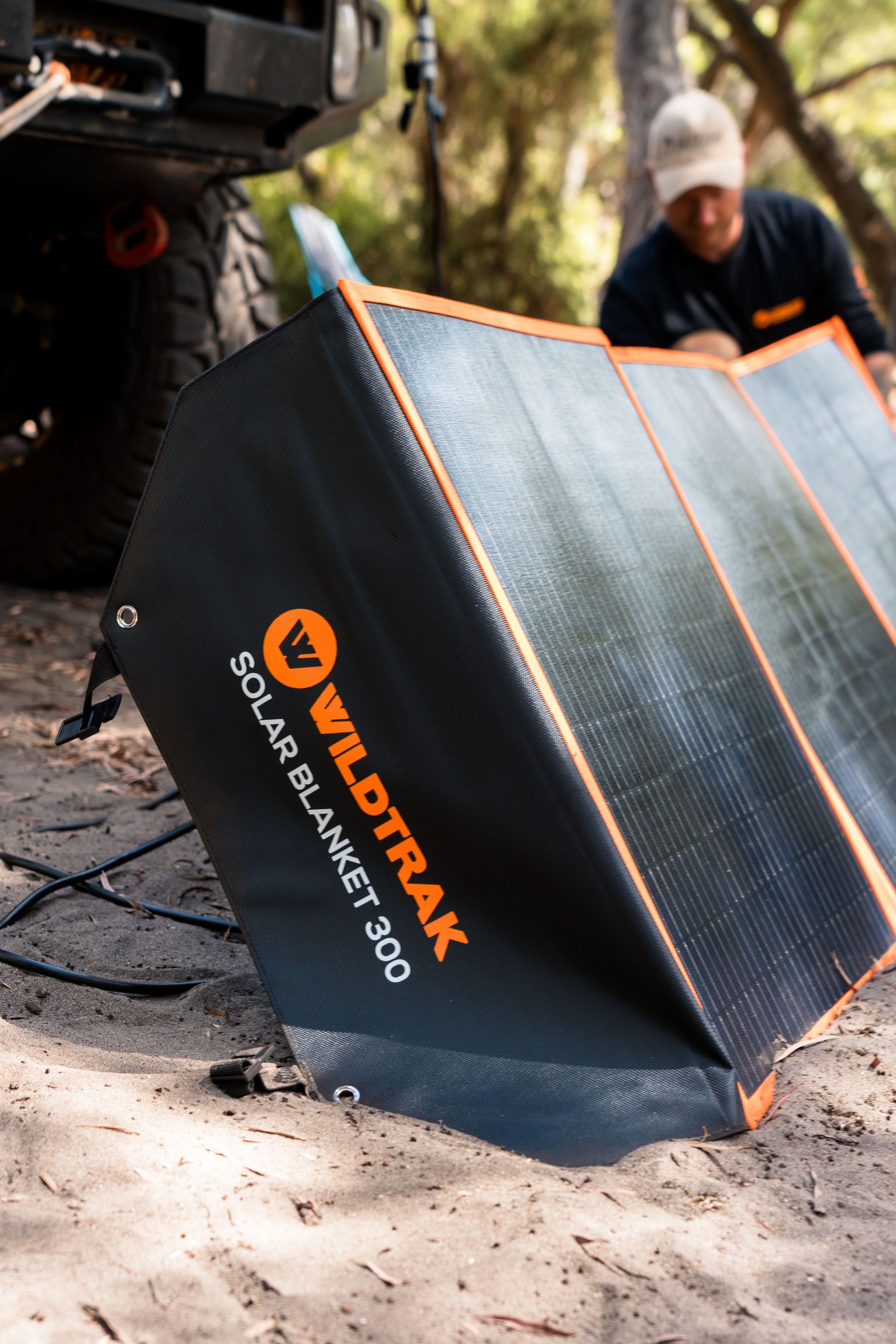 FOLDING 300 WATT SOLAR BLANKET WITH BUILT IN STAND AND ETFE COATING