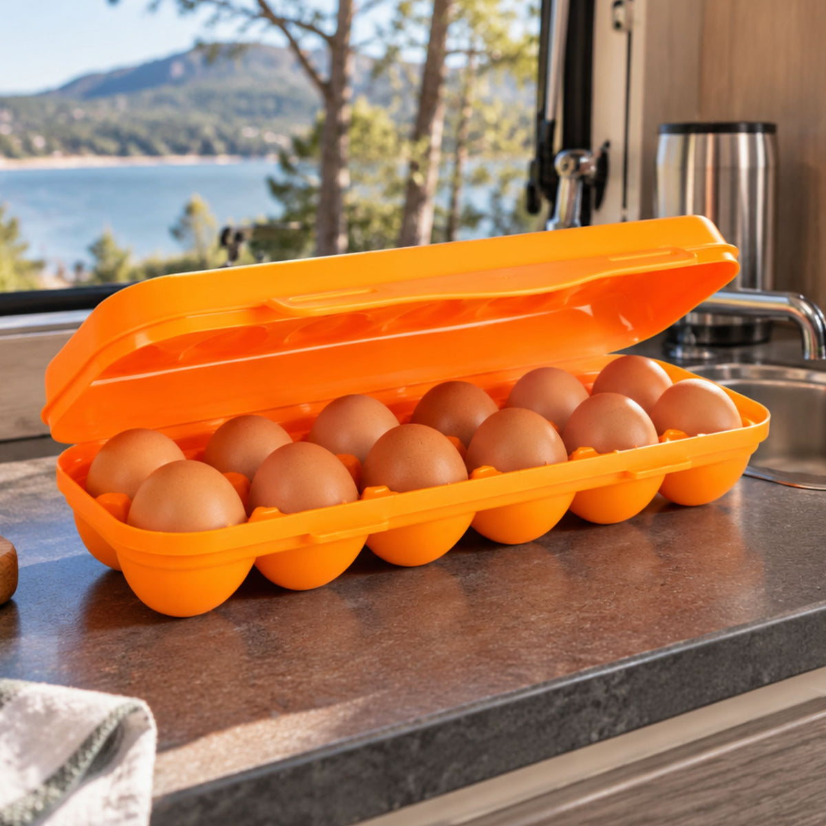 Wildtrak 12-Egg Portable Lightweight Storage Container 30cm