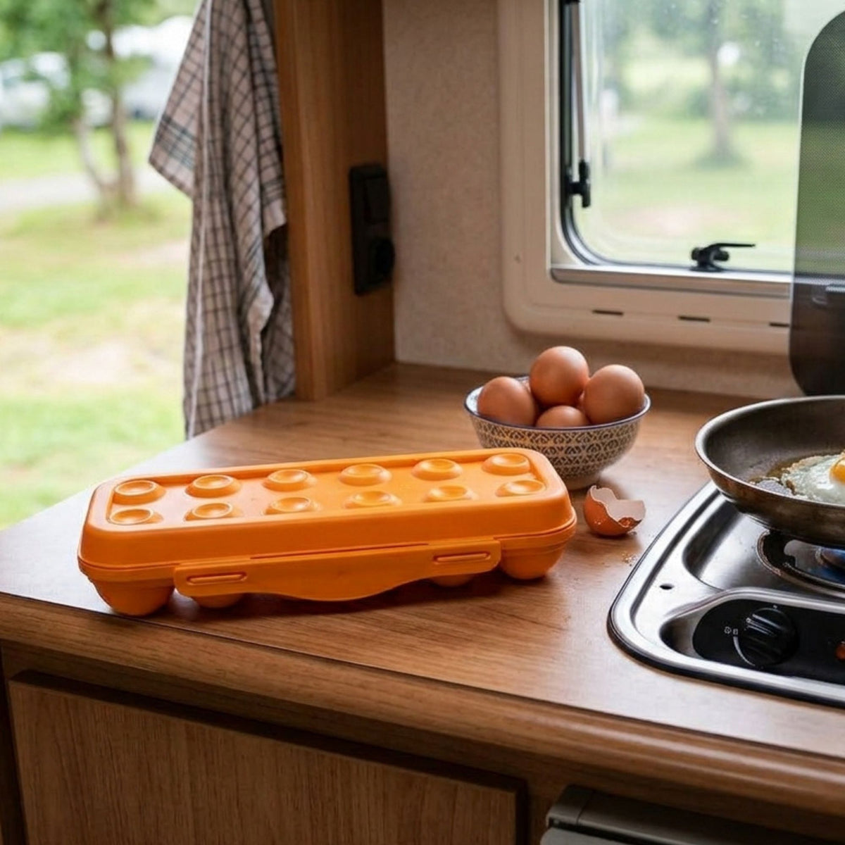 Wildtrak 12-Egg Portable Lightweight Storage Container 30cm