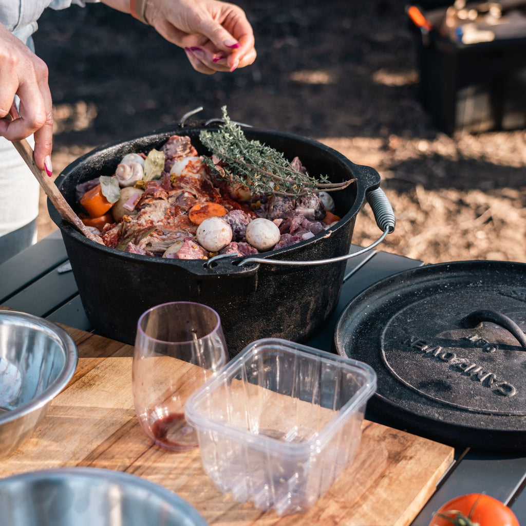Wildtrak 4.5 Quart Heavy-duty Round Camp Oven Pre-Seasoned with Lip & Handle
