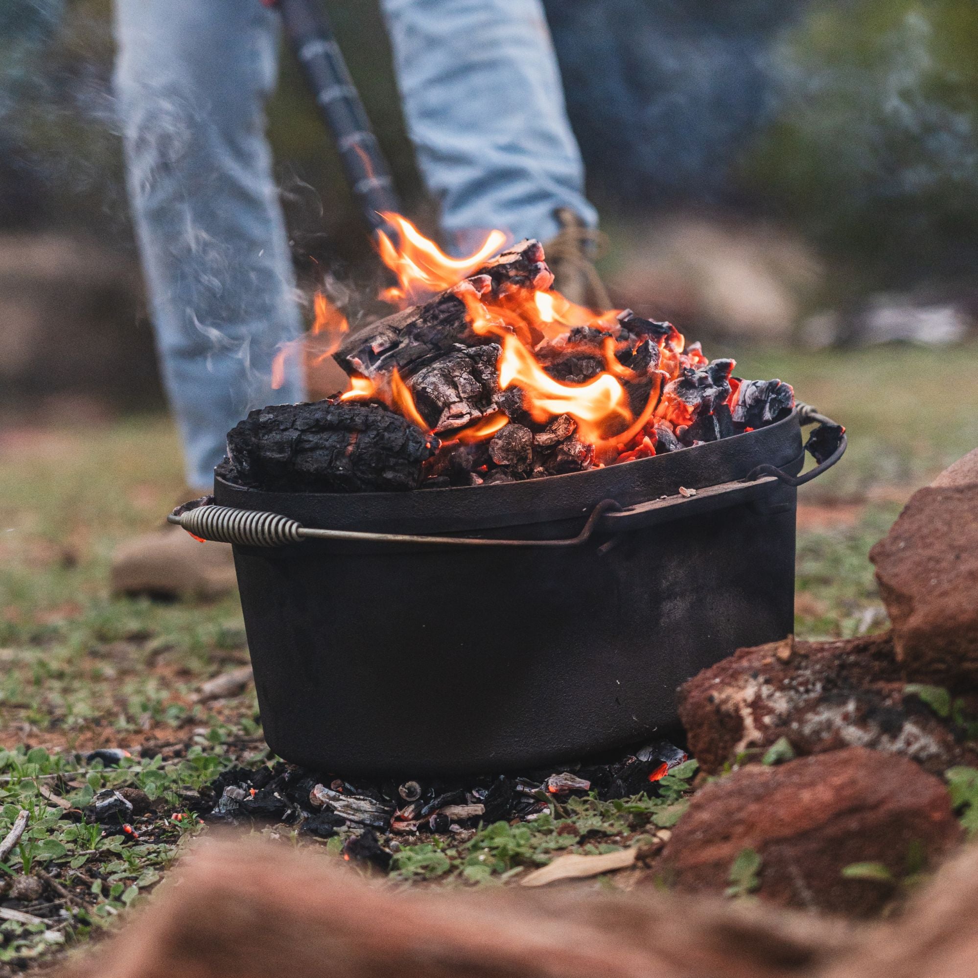 Wildtrak 9.5 Quart Cast-Iron Pre-Seasoned Oval Camp Oven with Lip and Handle