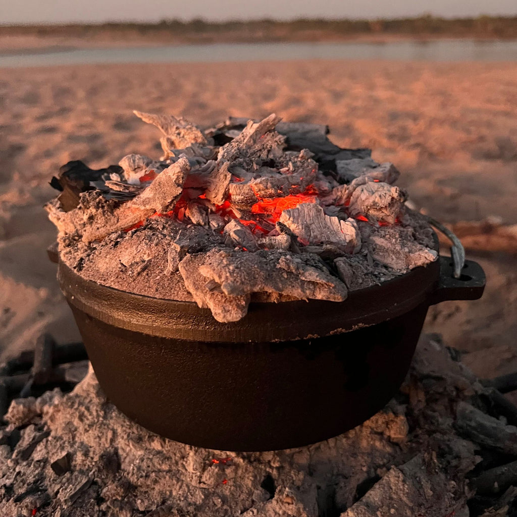 Wildtrak 12 Quart Heavy-duty Round Camp Oven with Lip and Handle, Pre-Seasoned