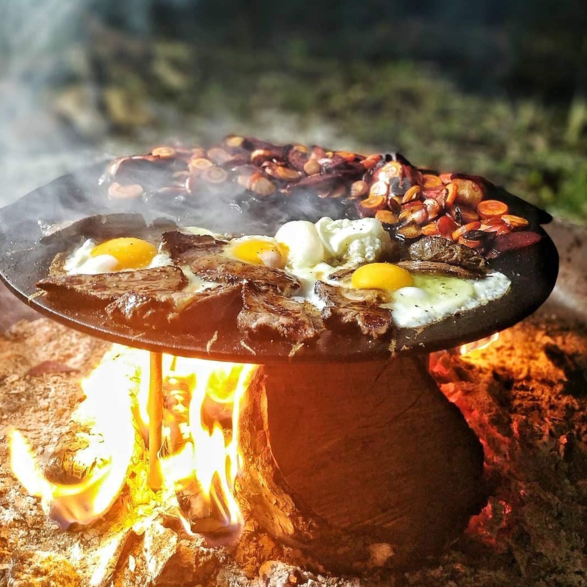 Wildtrak Pre-Seasoned Round Cast Iron BBQ Plate with Removable Legs 45cm