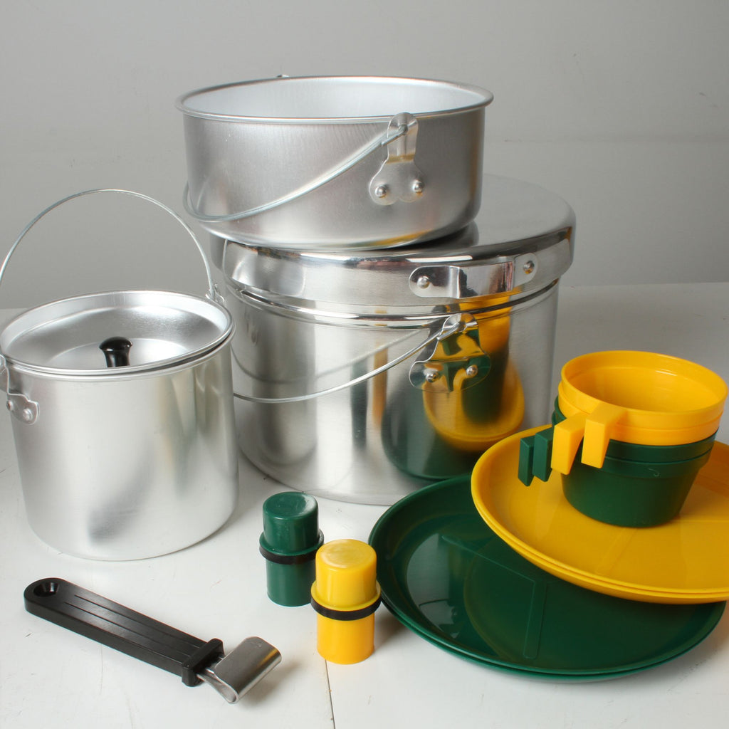 Wildtrak 4 Person 16 Piece Aluminium Mess Kit, Lightweight and Compact