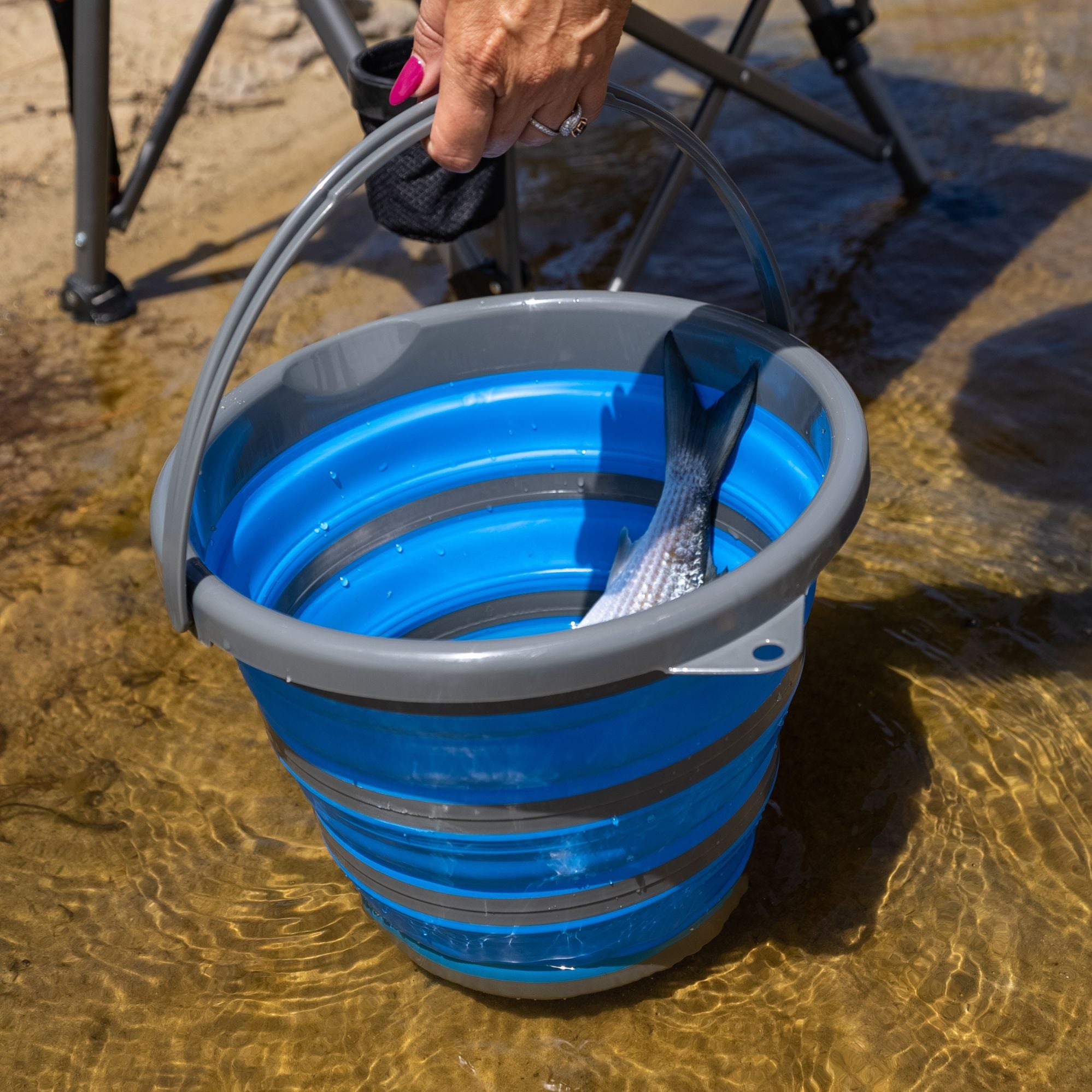 Wildtrak Collapsible 10 Litre Bucket with Handle 35x32x5.5cm