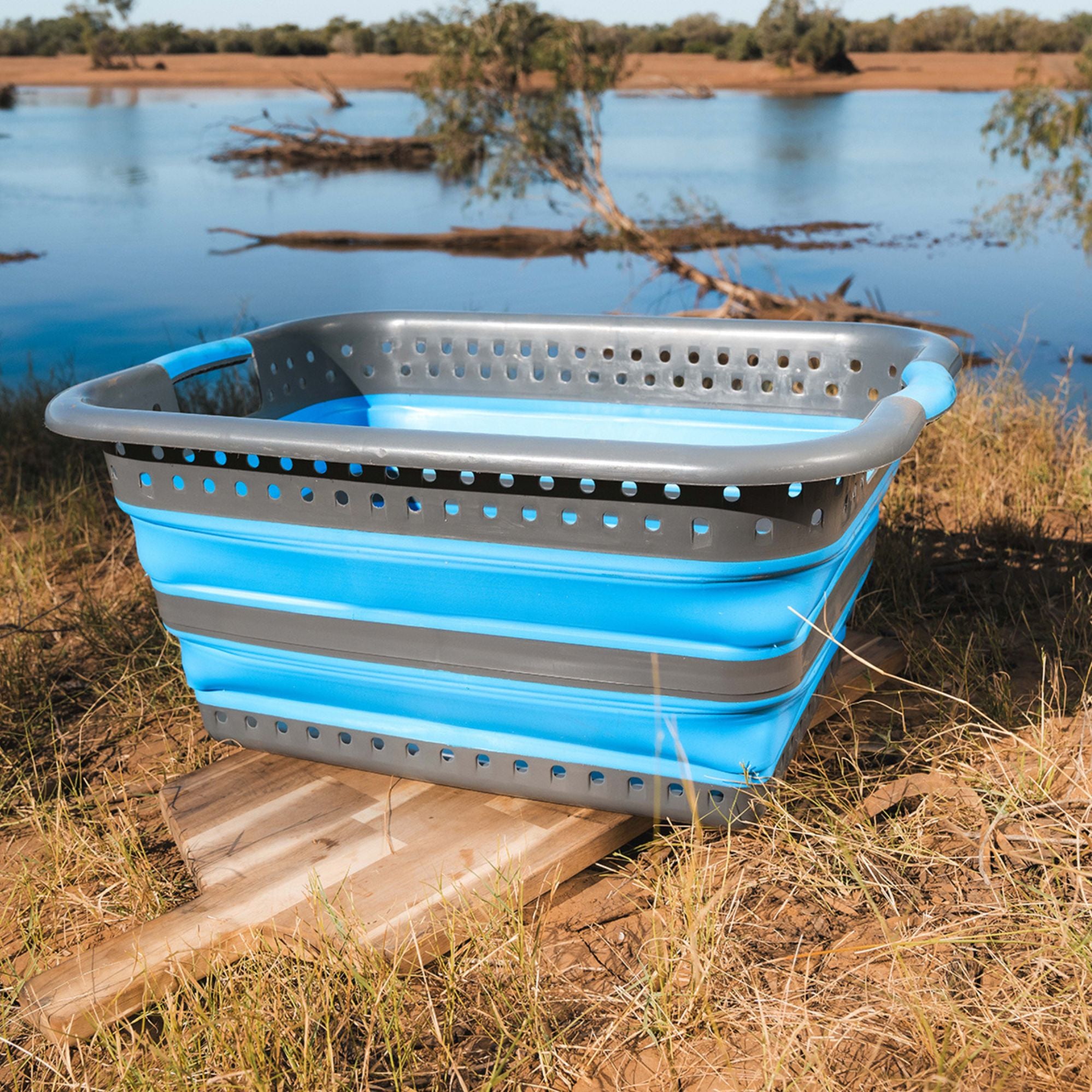 Wildtrak Collapsible 37 Litre Laundry Basket with Handles 60.9x45.4x26.7cm