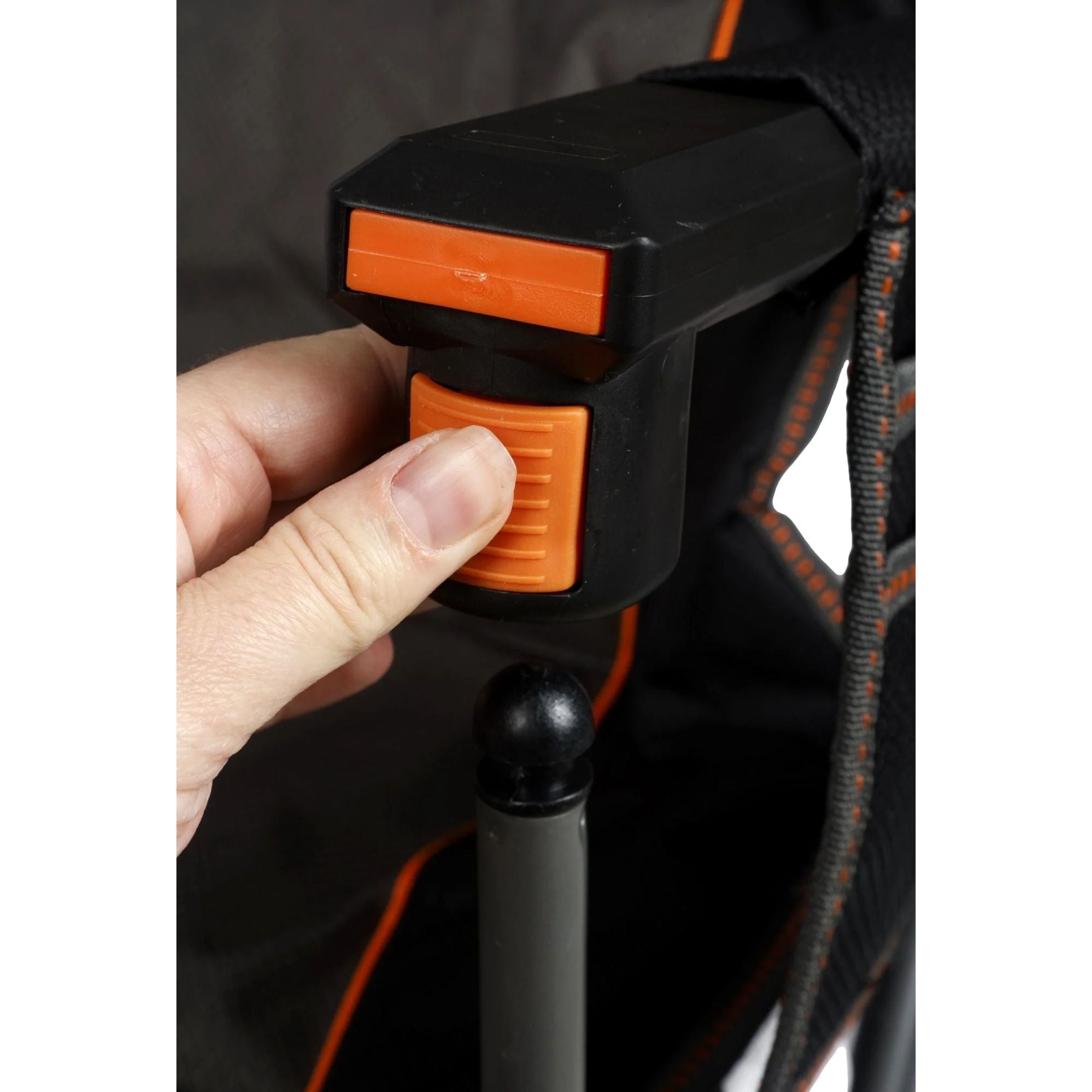 Wildtrak Cheynes XL Solid Arm Chair with Cushioned High Back