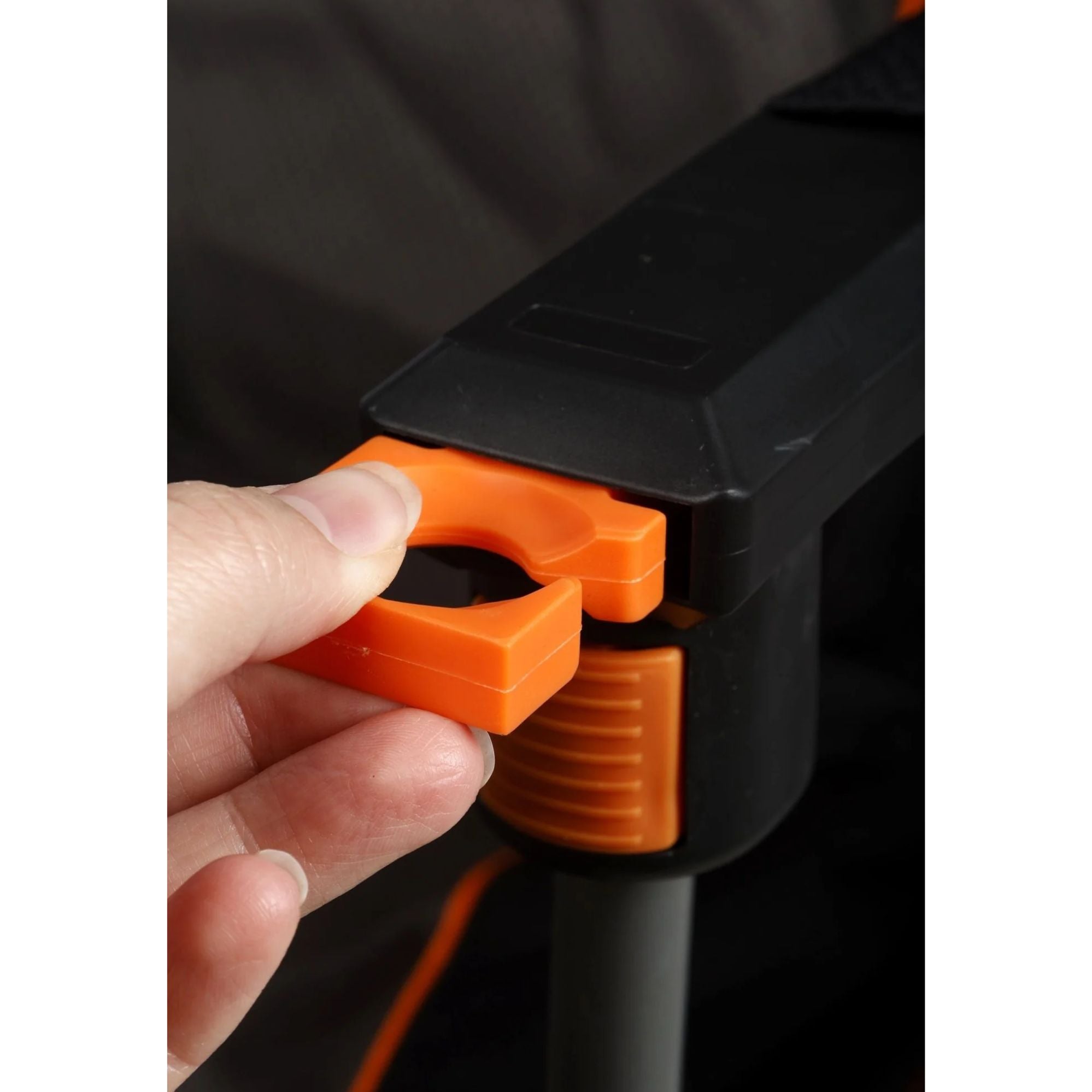 Wildtrak Cheynes XL Solid Arm Chair with Cushioned High Back