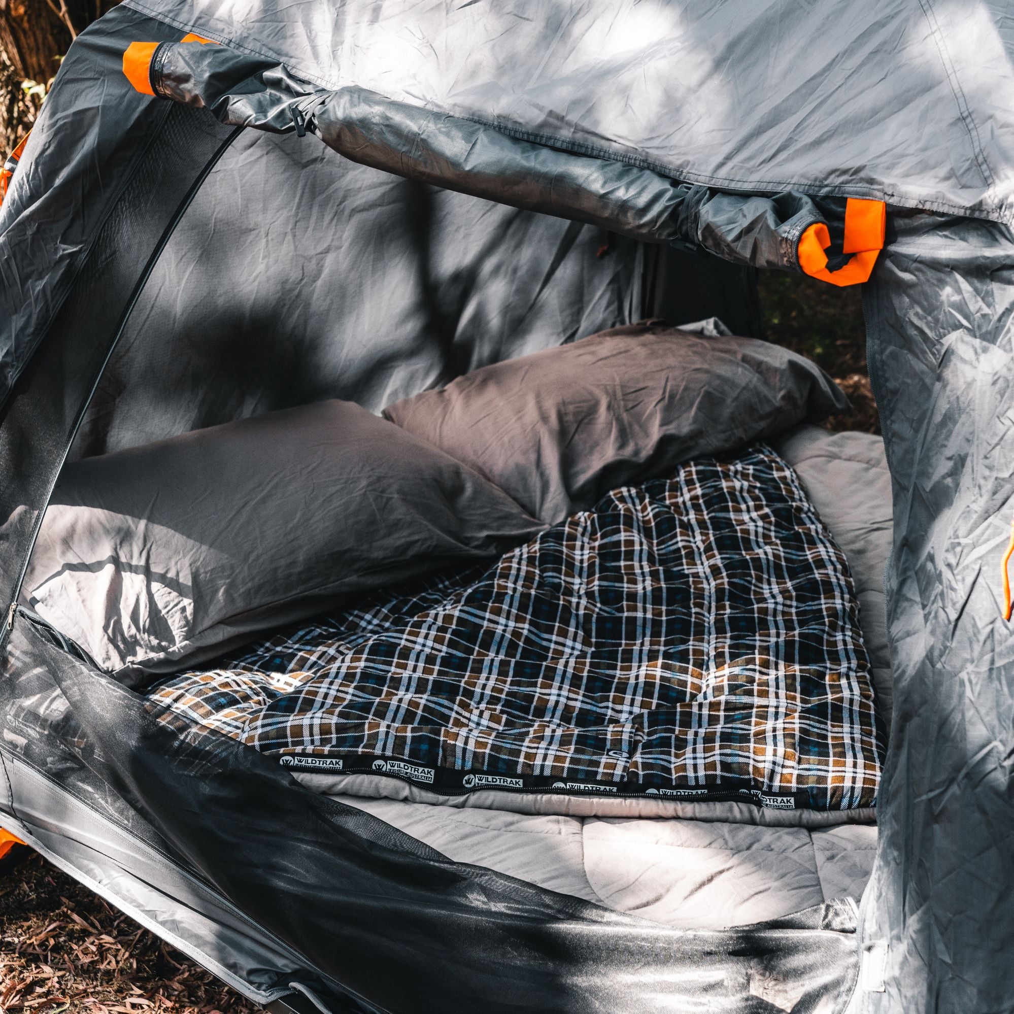 Wildtrak Queen Size 2P Easy Up Stretcher Tent with Vestibules