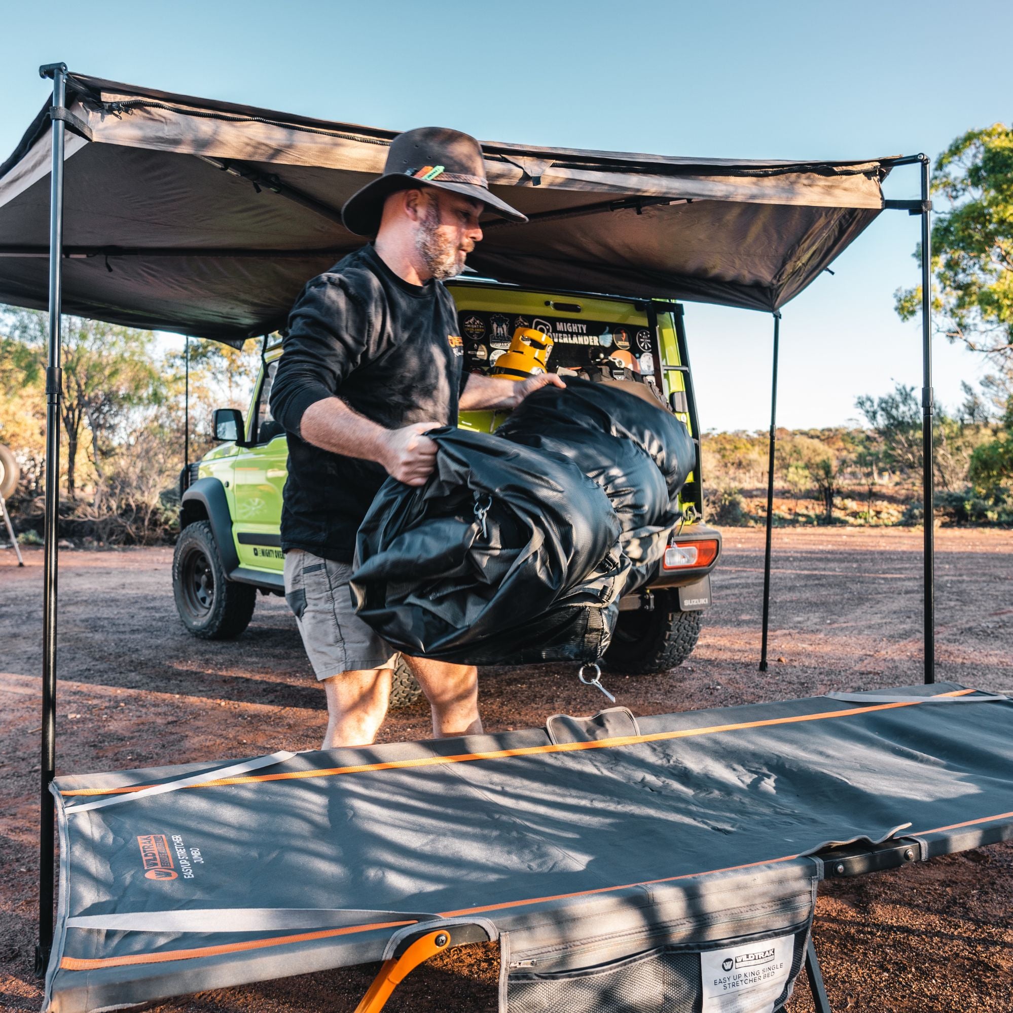 Wildtrak Queen Easy Up Stretcher Bed, 200 x 144 x 42cm