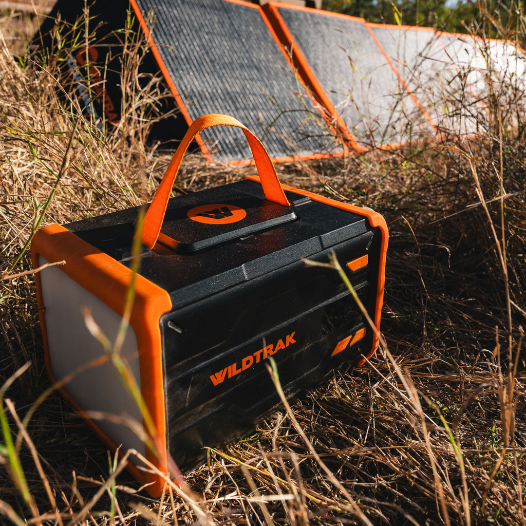 Wildtrak Power Tank Buddy 30Ah PowerStation & 160W Solar Blanket Bundle