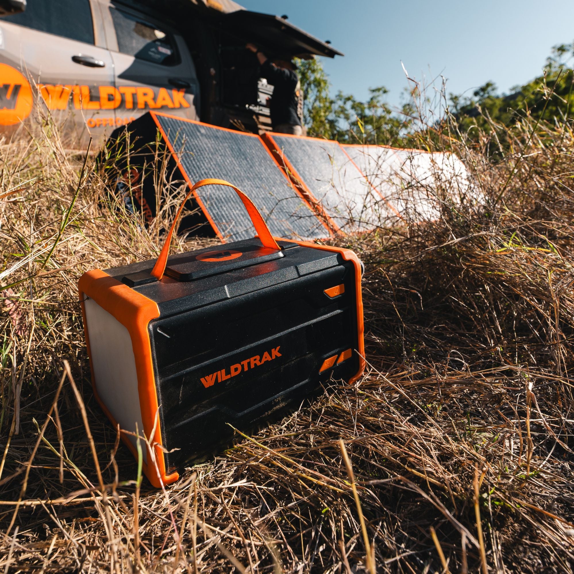 Wildtrak Power Tank Buddy 30Ah PowerStation & 160W Solar Blanket Bundle