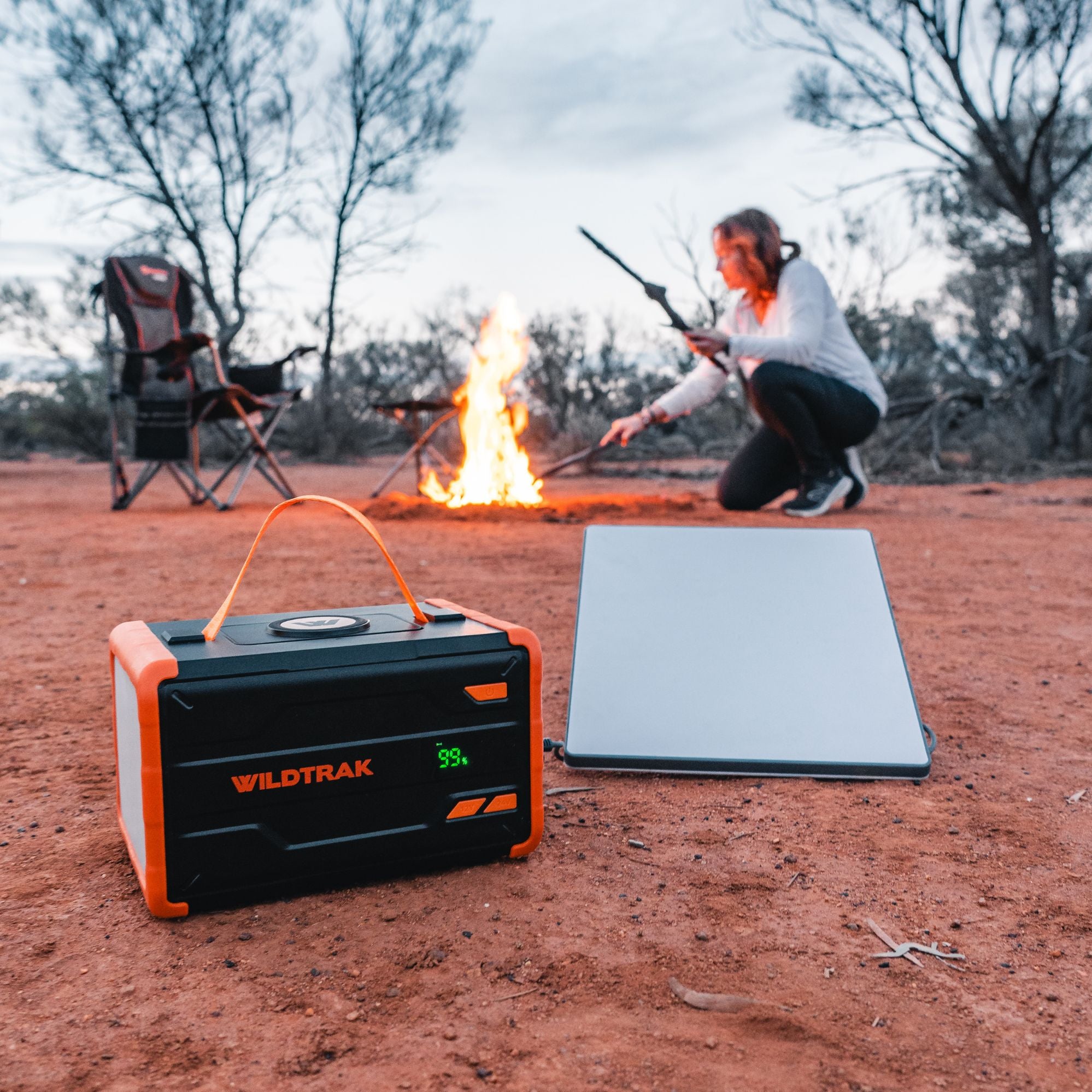 Wildtrak Power Tank Buddy 30Ah PowerStation & 160W Solar Blanket Bundle