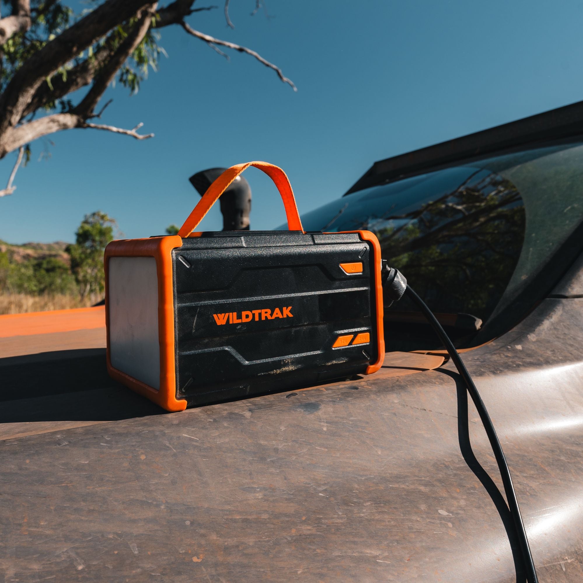 Wildtrak Power Tank Buddy 30Ah PowerStation & 160W Solar Blanket Bundle