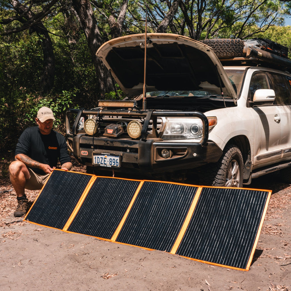 Wildtrak Power Tank Buddy 30Ah PowerStation & 160W Solar Blanket Bundle
