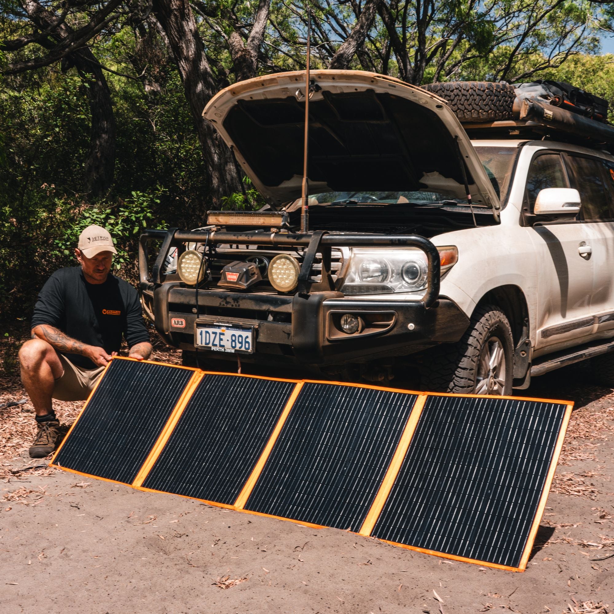 Wildtrak Power Tank Buddy 30Ah PowerStation & 160W Solar Blanket Bundle