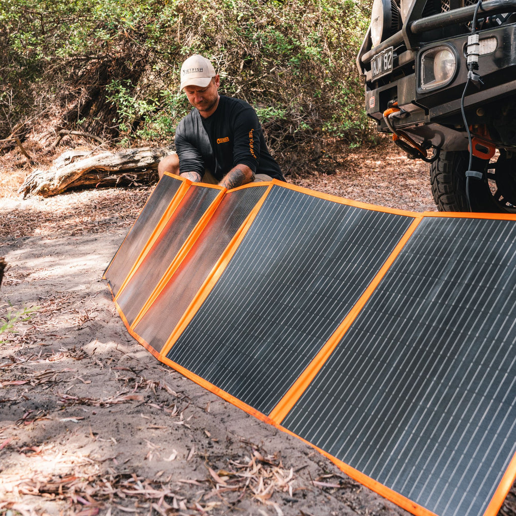 Wildtrak Power Tank Buddy 30Ah PowerStation & 160W Solar Blanket Bundle
