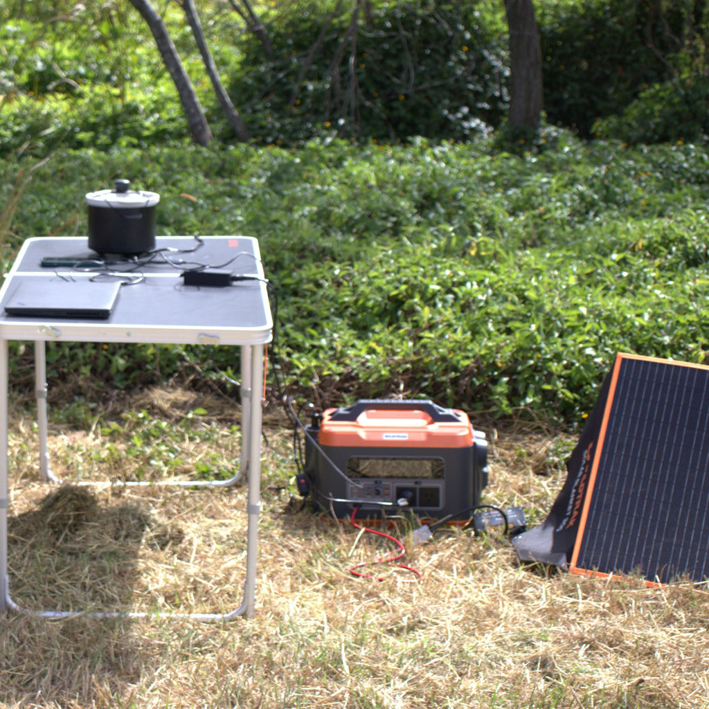 Wildtrak Power Tank Pro 2400 157Ah Power Station & 300W Solar Blanket Bundle
