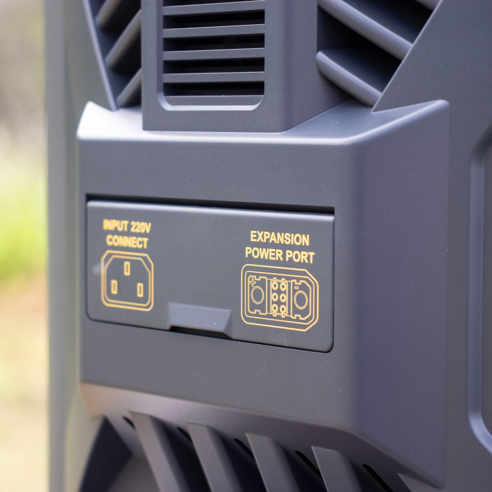 Wildtrak Power Tank Pro 2400 Portable Power Station - 157Ah LiFePO4 Battery