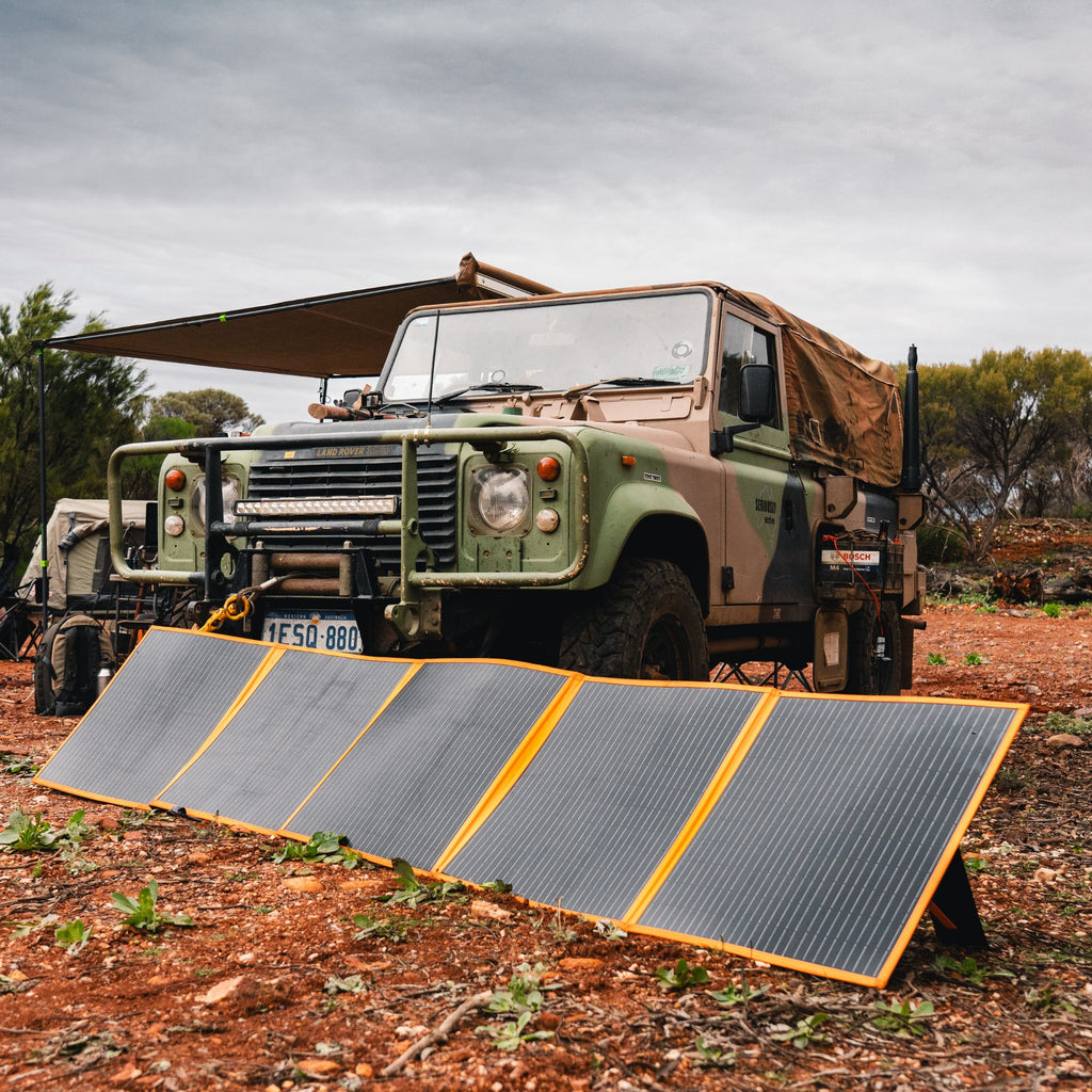 Wildtrak Power Tank Pro 3000 Power Station & 300W Solar Blanket Bundle