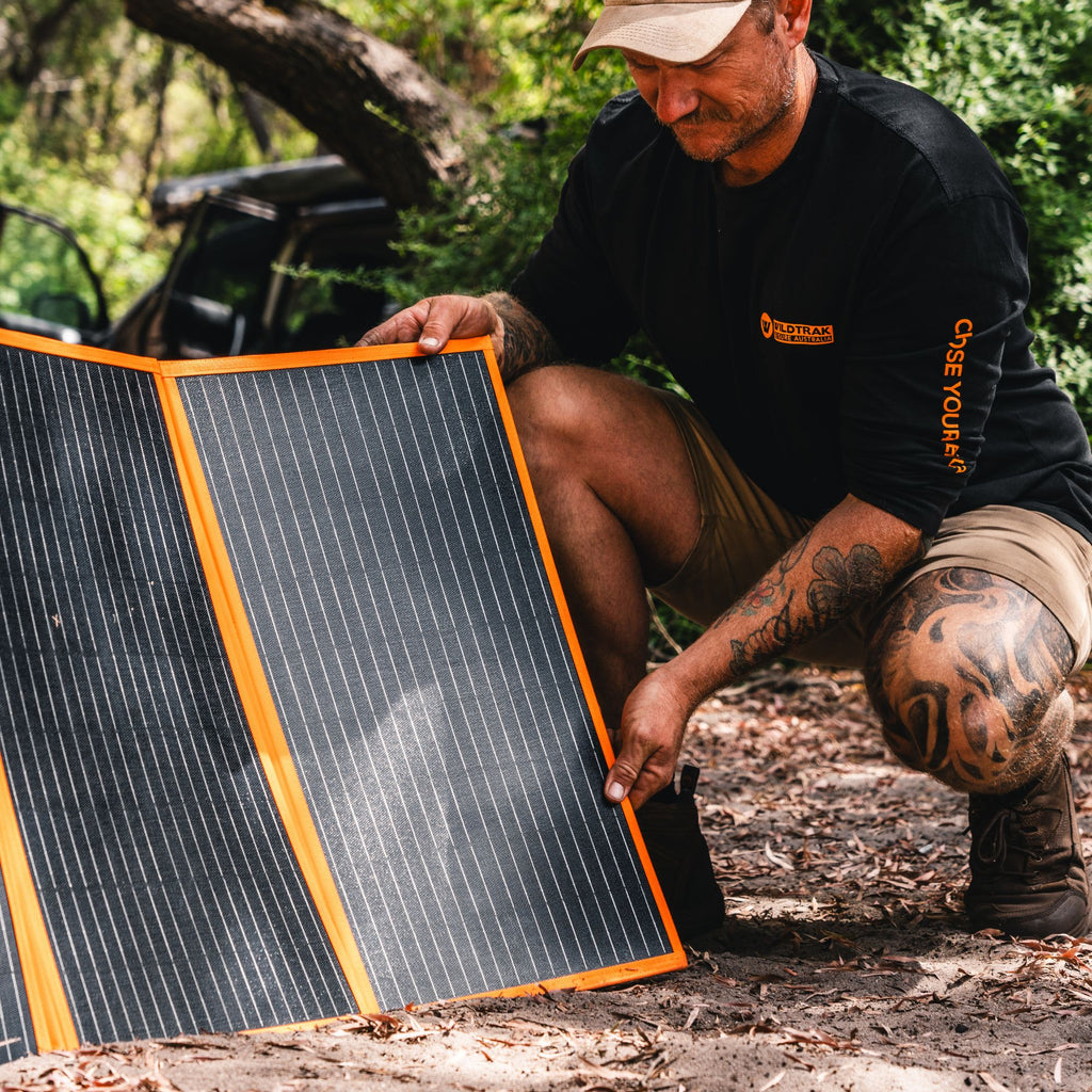 Wildtrak Power Tank Pro 3000 Power Station & 300W Solar Blanket Bundle