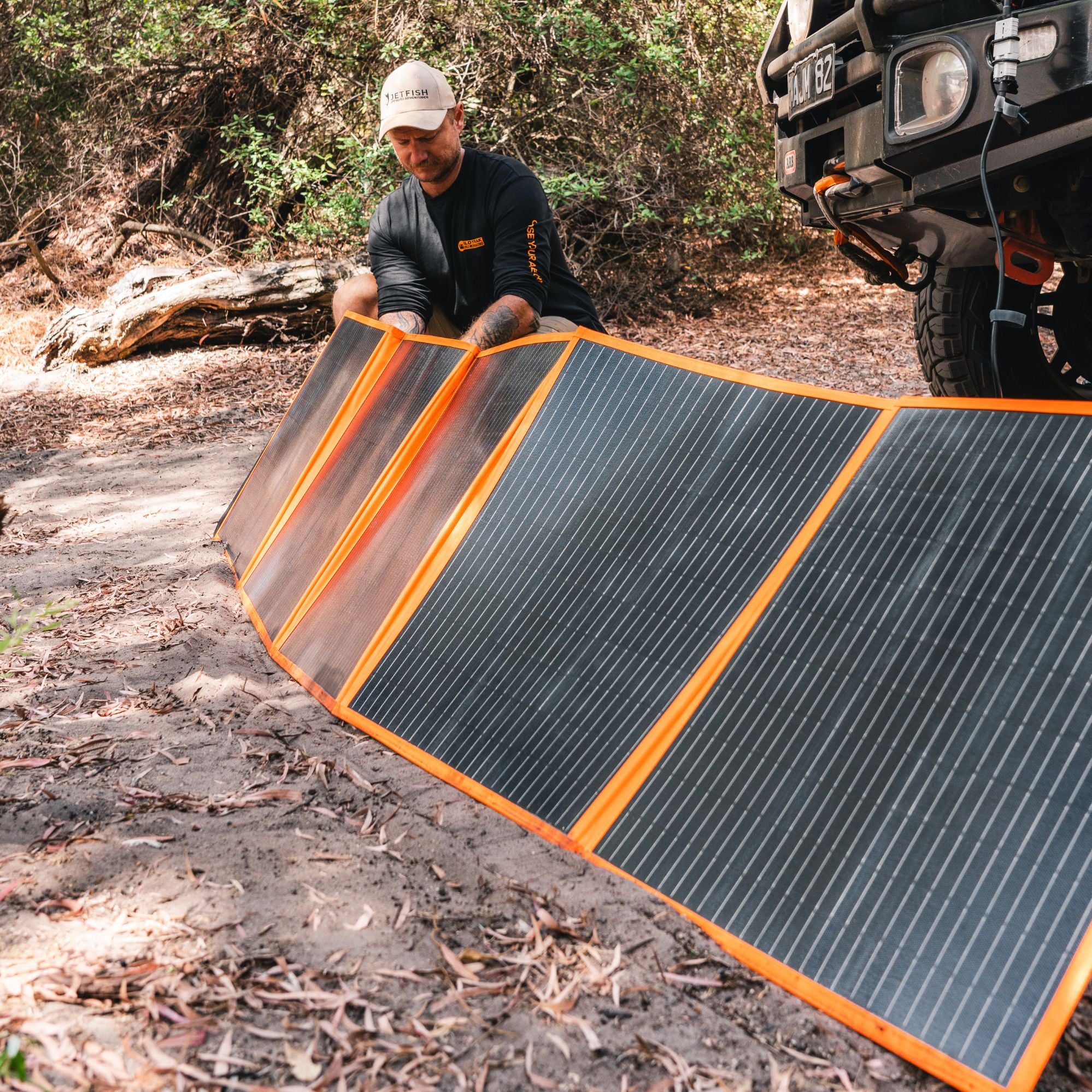 Wildtrak Power Tank Pro 3000 Power Station & 300W Solar Blanket Bundle
