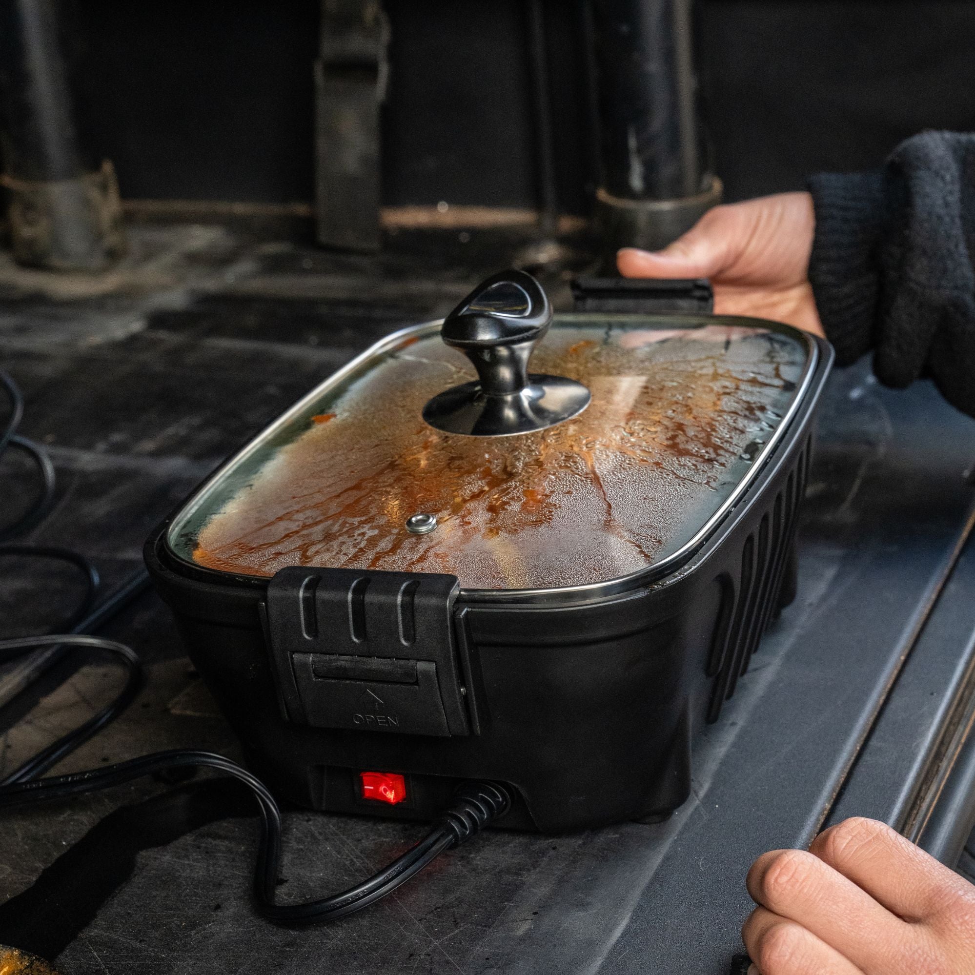 Wildtrak Offroad Portable 12V Roaster Stove 1.9L Electric Cooker