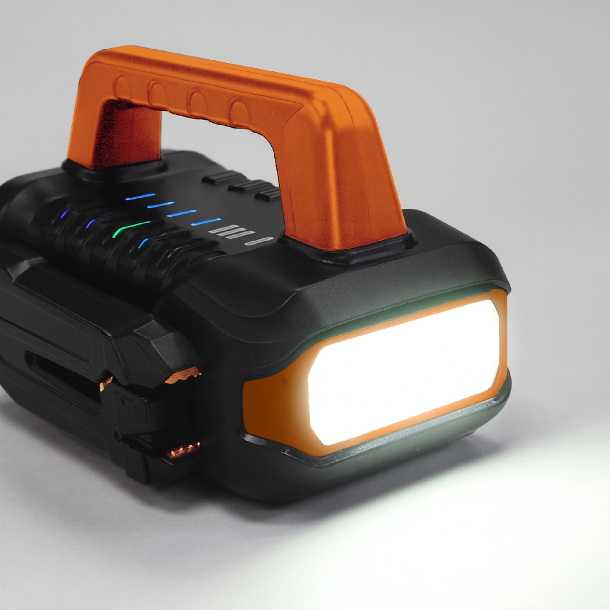 Wildtrak Heavy-Duty 7000A 12/24V Lithium Car, 4WD & Truck Jump Starter