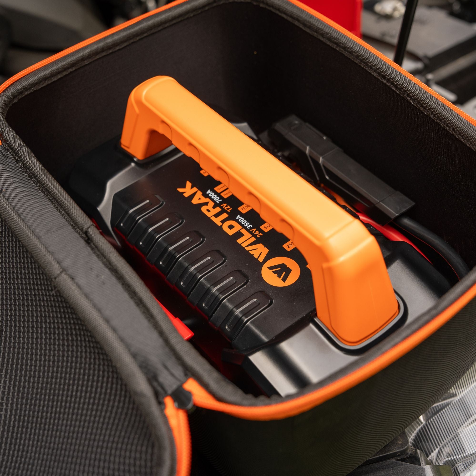 Wildtrak Heavy-Duty 7000A 12/24V Lithium Car, 4WD & Truck Jump Starter