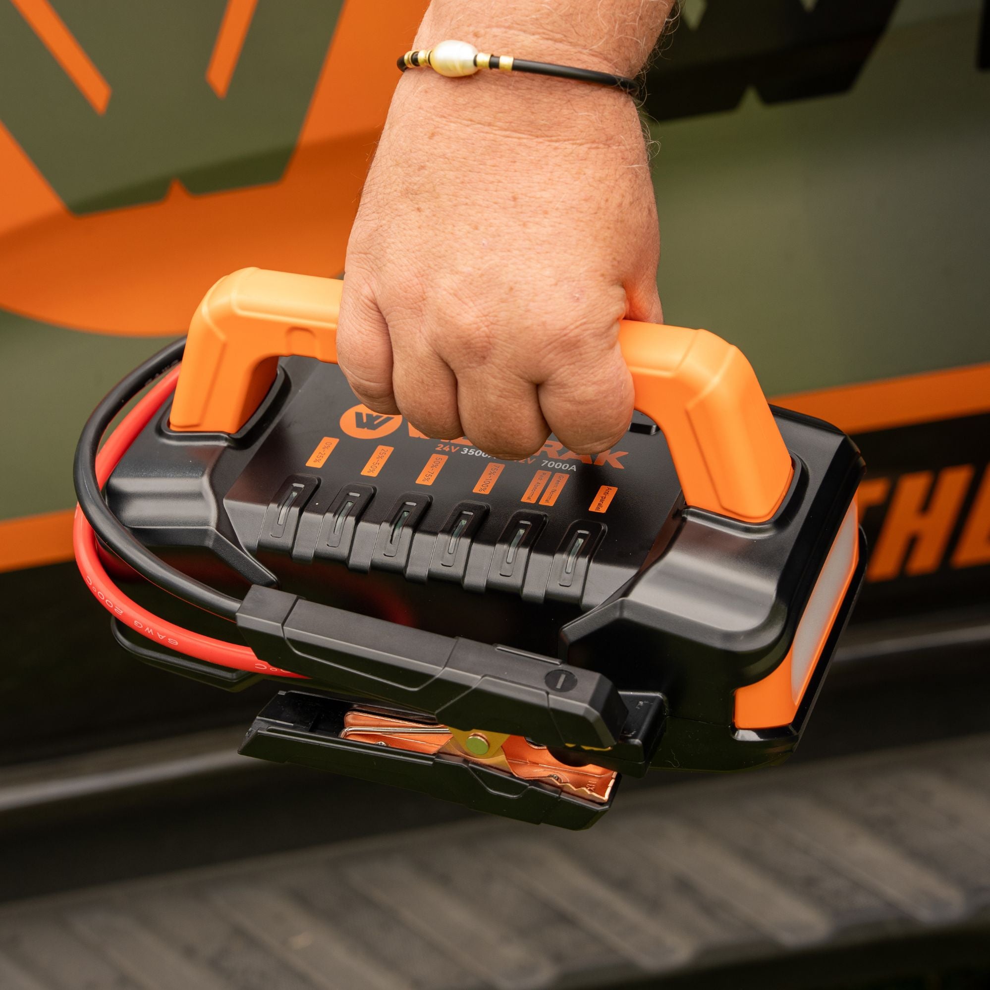 Wildtrak Heavy-Duty 7000A 12/24V Lithium Car, 4WD & Truck Jump Starter