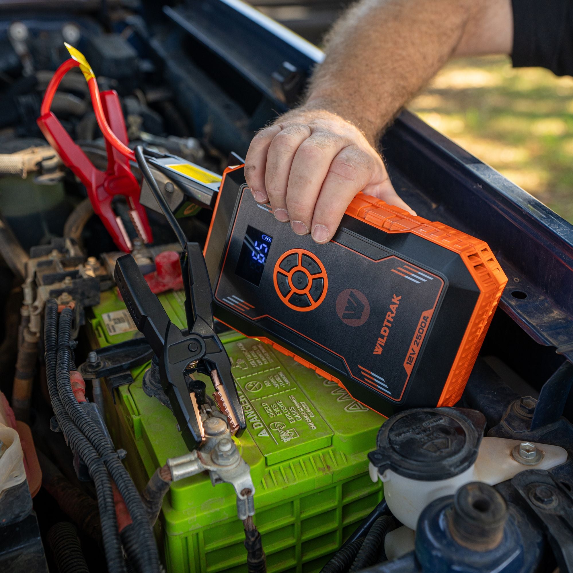 Wildtrak Heavy Duty 2500A Lithium Jump Starter 12000mAh with Tyre Compressor