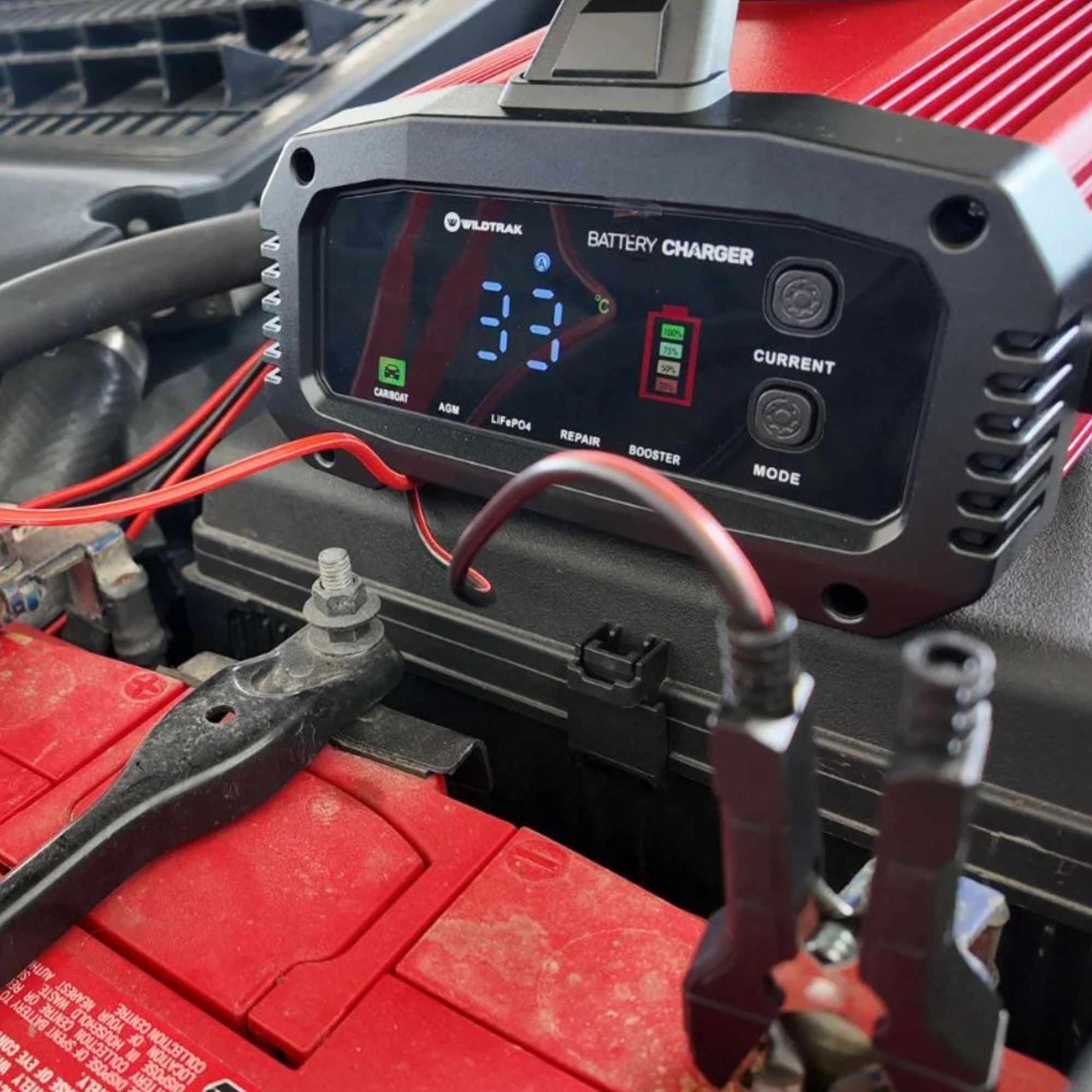 Wildtrak 12/24V 25A Battery Charger - Car, Boat, AGM & LiFePO₄ Compatible