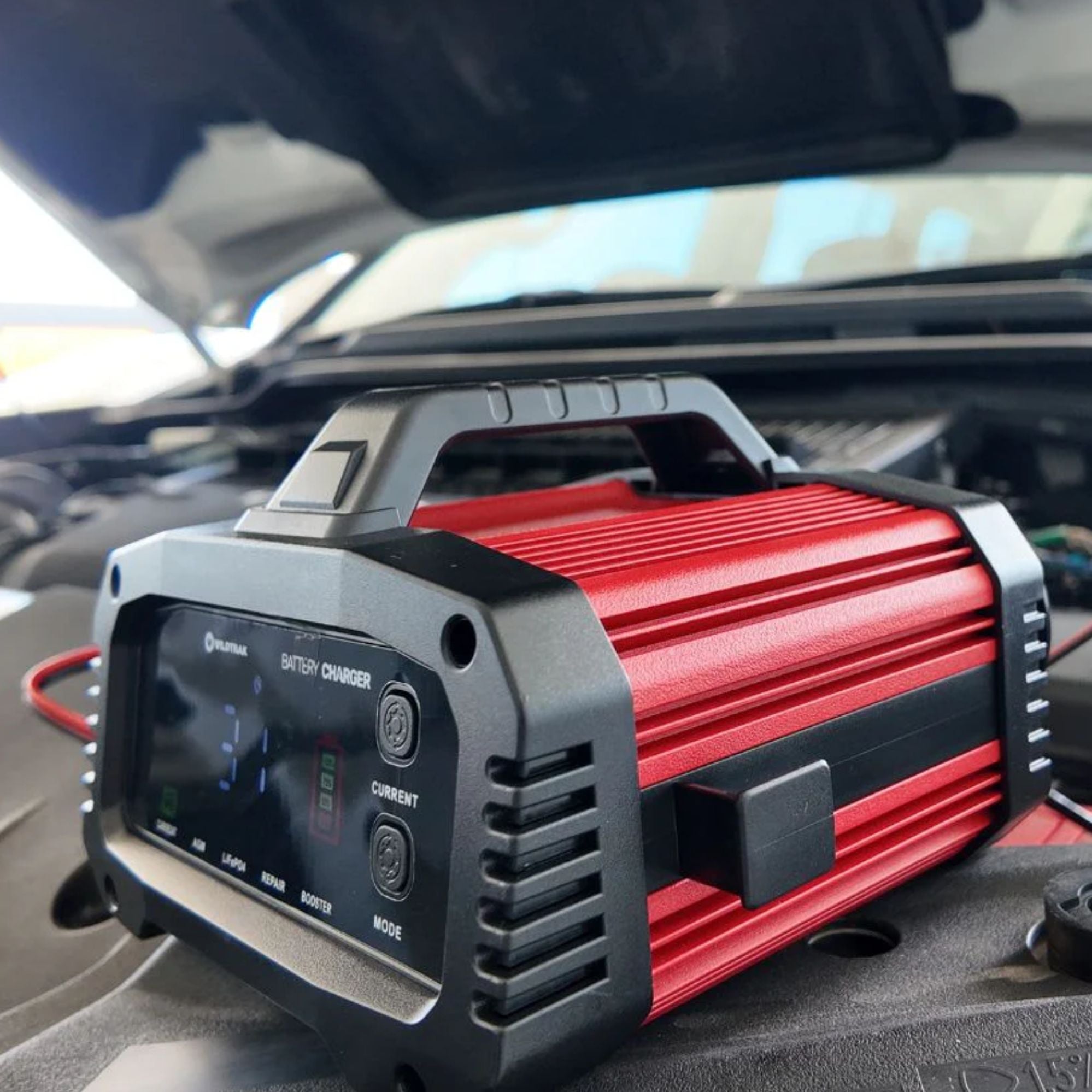 Wildtrak 12/24V 25A Battery Charger - Car, Boat, AGM & LiFePO₄ Compatible