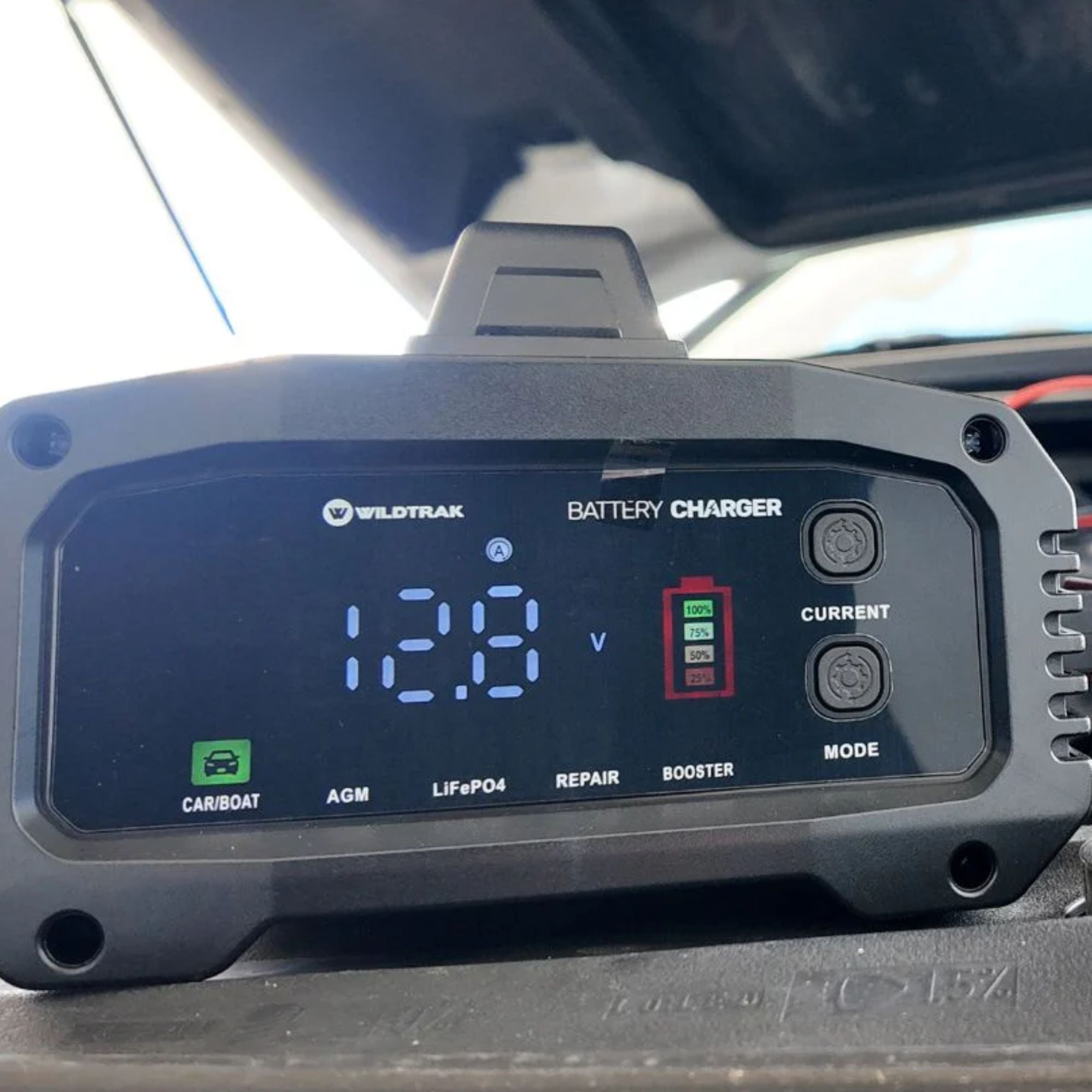Wildtrak 12/24V 25A Battery Charger - Car, Boat, AGM & LiFePO₄ Compatible