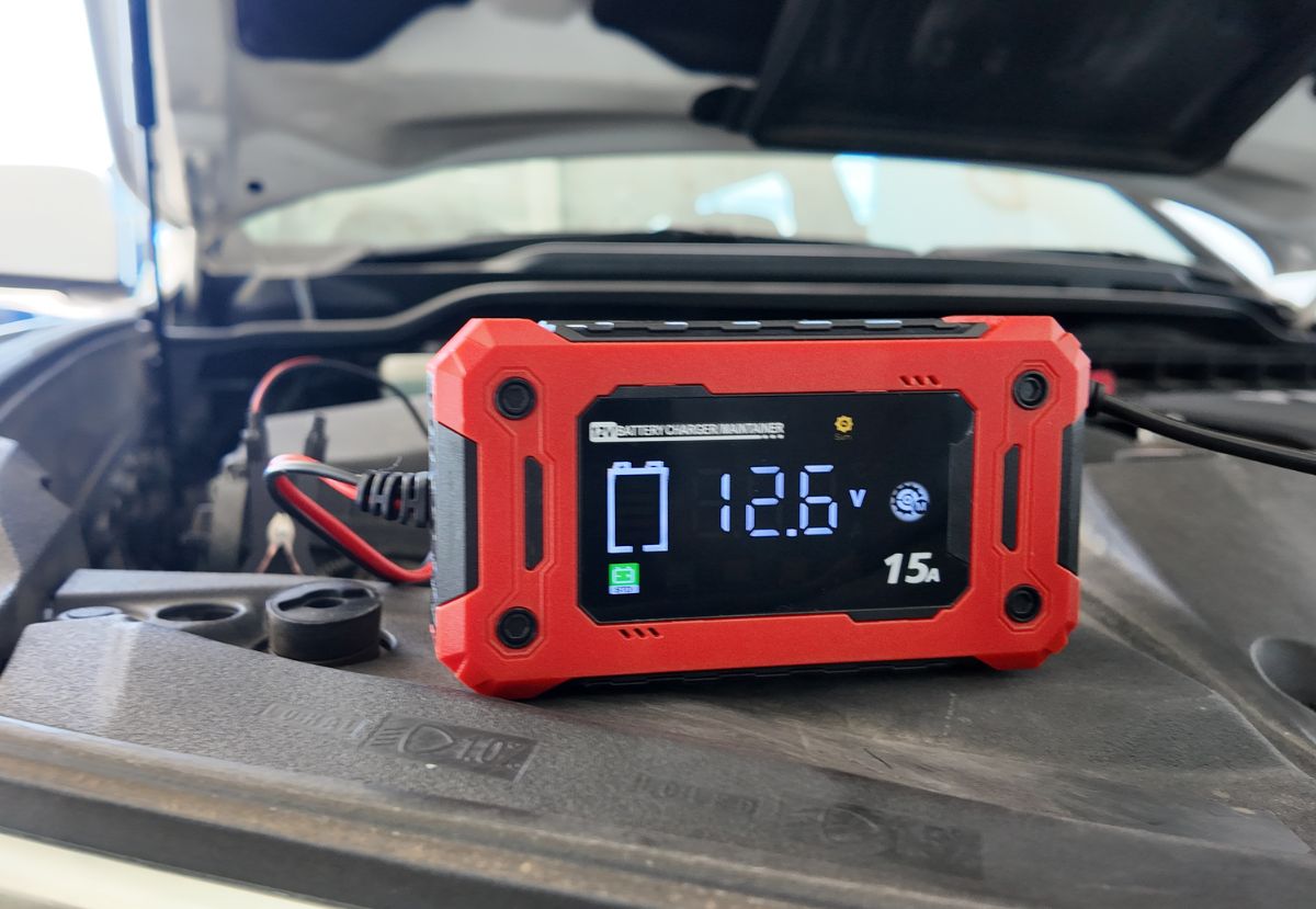 Wildtrak 12V 15A Battery Charger - Car, Boat, AGM & LiFePO₄ Compatible