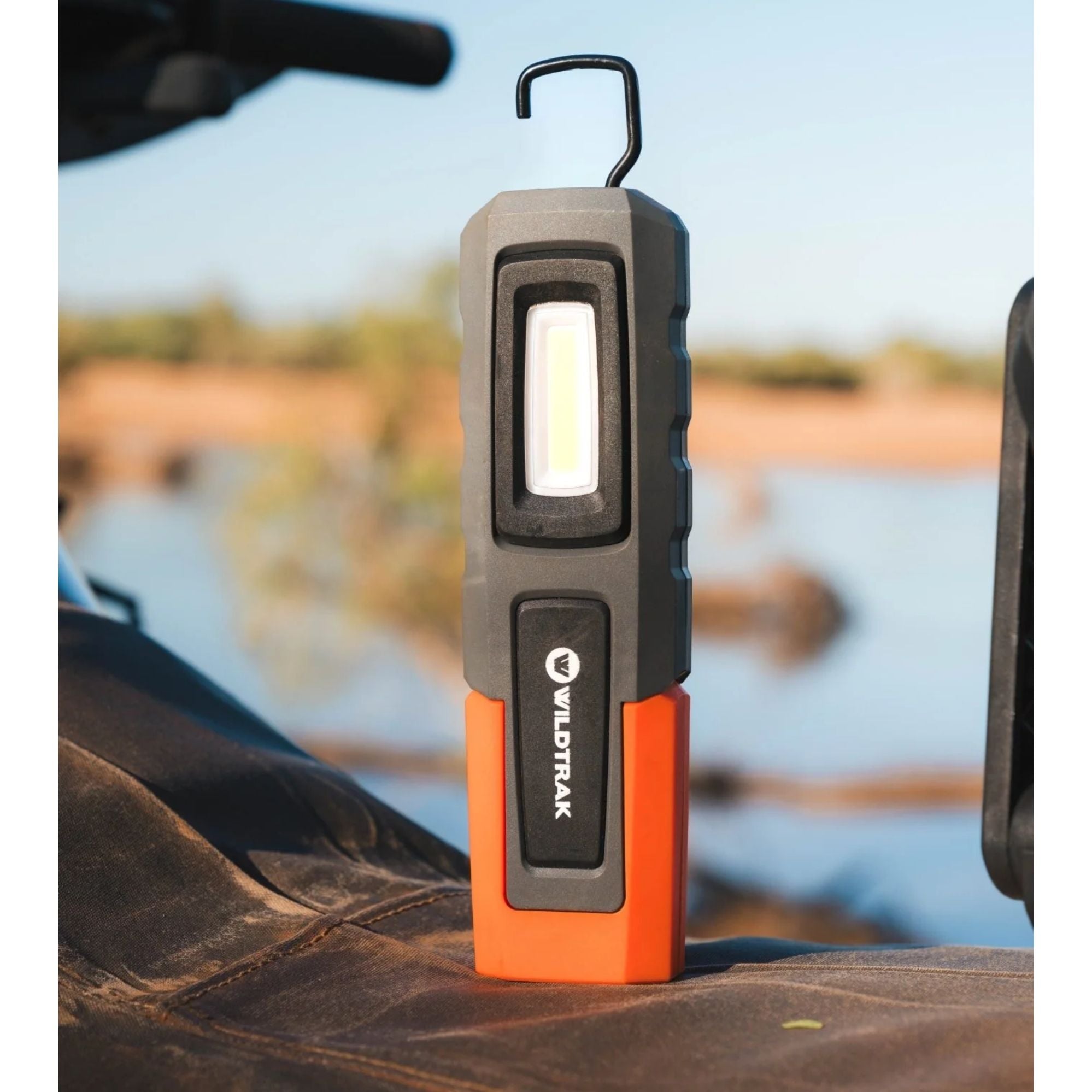 Wildtrak Multifunction Handheld Rechargeable Worklight 600L
