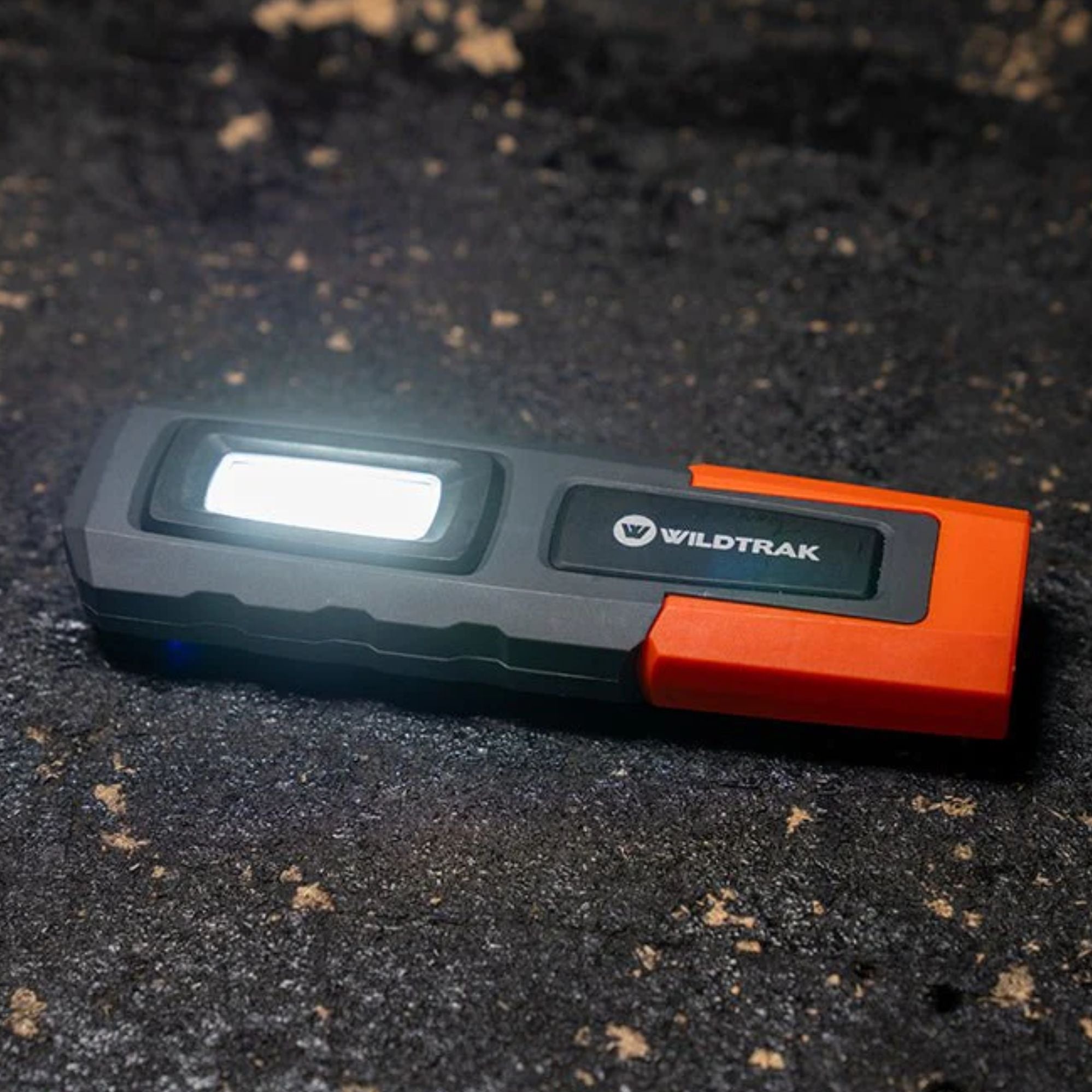 Wildtrak Multifunction Handheld Rechargeable Worklight 600L
