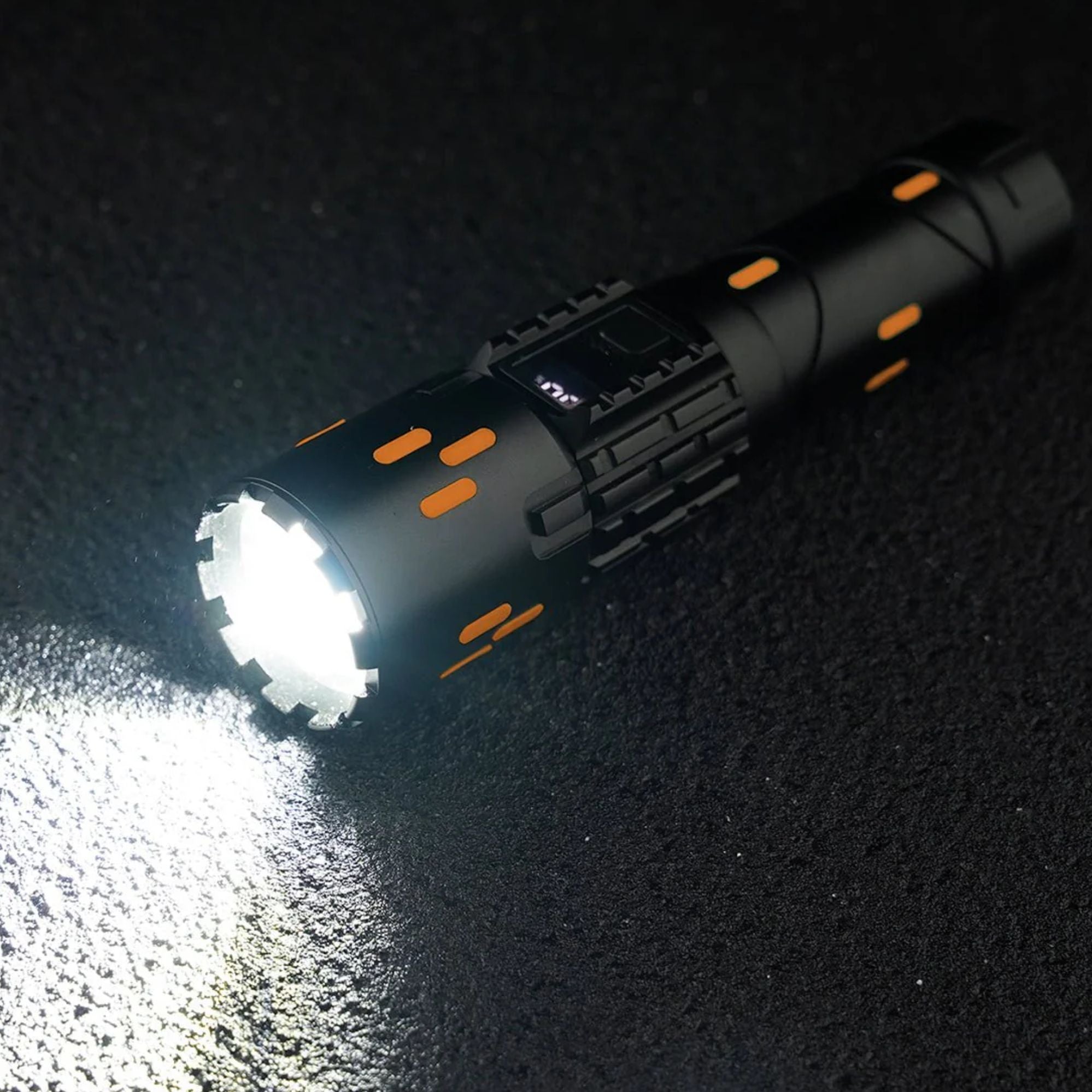 Wildtrak Rechargeable 5-Modes Flashlight 1500L, Glow in the Dark