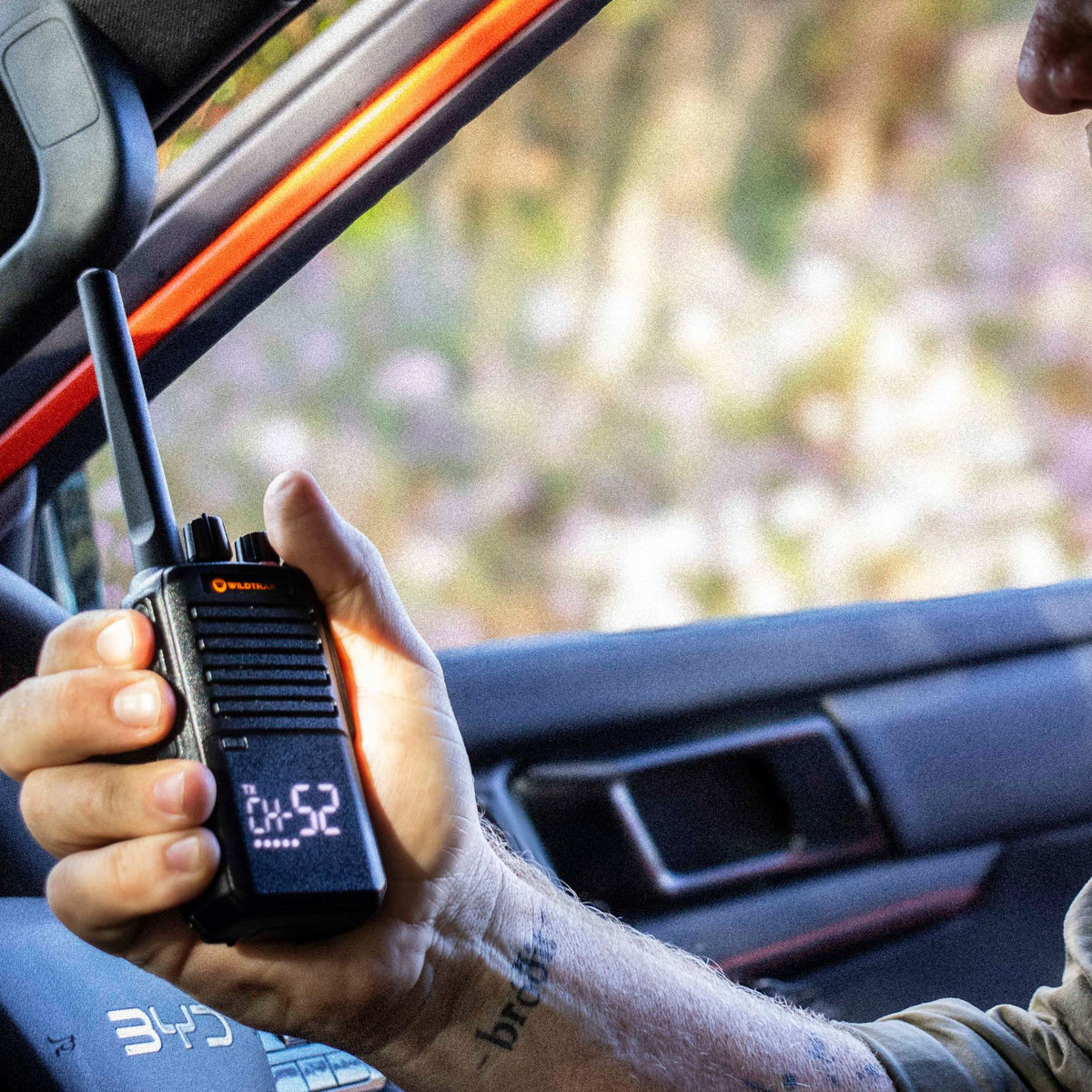 Wildtrak Radio UHF 5W Command X5 with LED Display