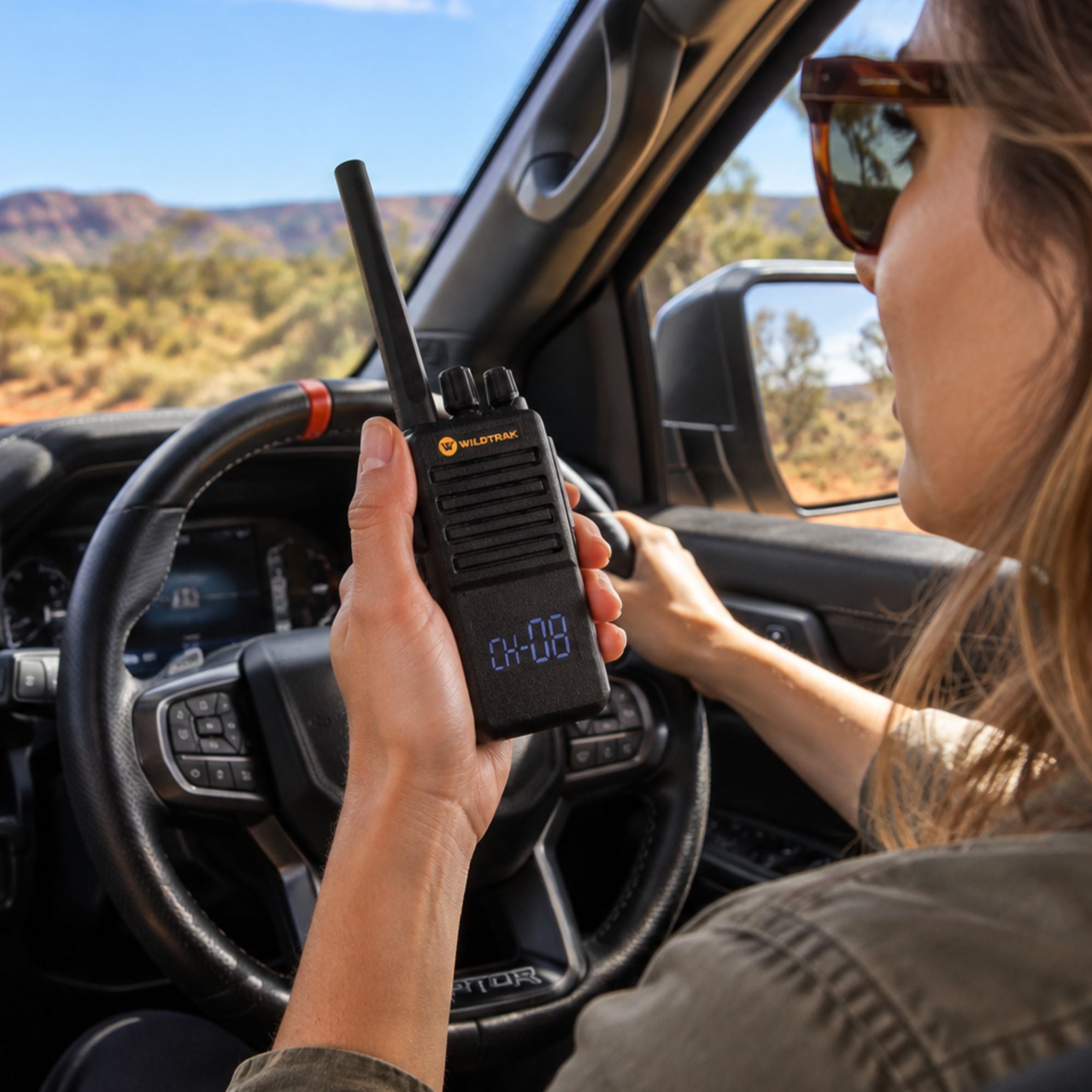 Wildtrak Radio UHF 5W Command X5 with LED Display