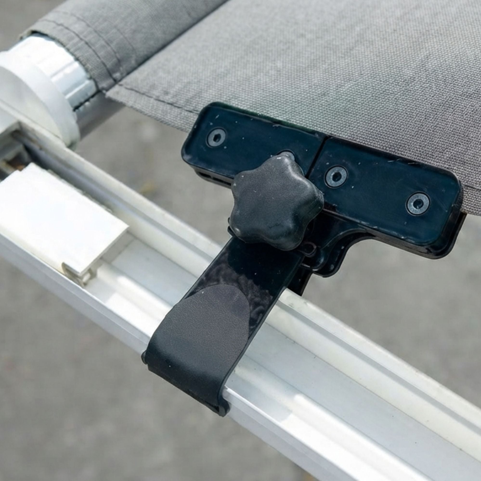 Wildtrak 2pk Deluxe Caravan Awning Deflapper with Velcro Straps