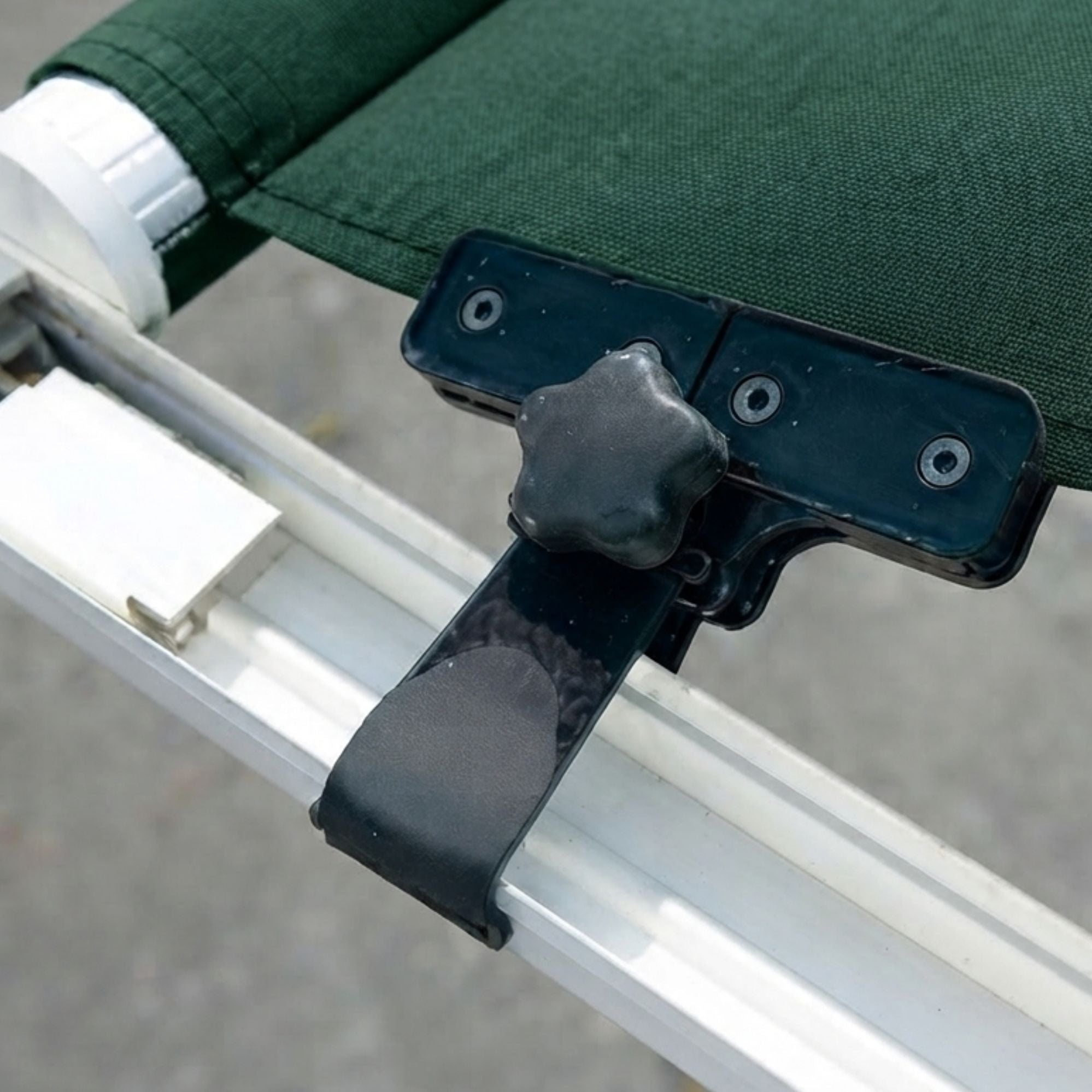 Wildtrak 2pk Deluxe Caravan Awning Deflapper with Velcro Straps