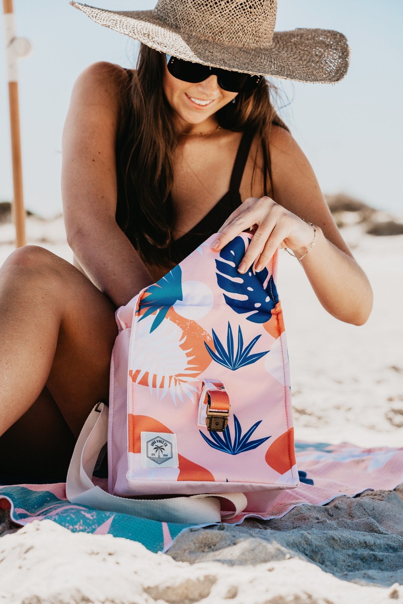 Blush Palm Insulated Lunch Bag, Removable Shoulder Strap, Metal Buckle