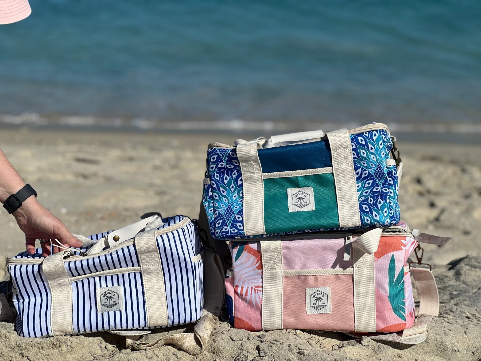 Mediterranean 15 Can Deluxe Cooler Bag, Insulated Lining, Removable Shoulder Strap, Storage Pocket