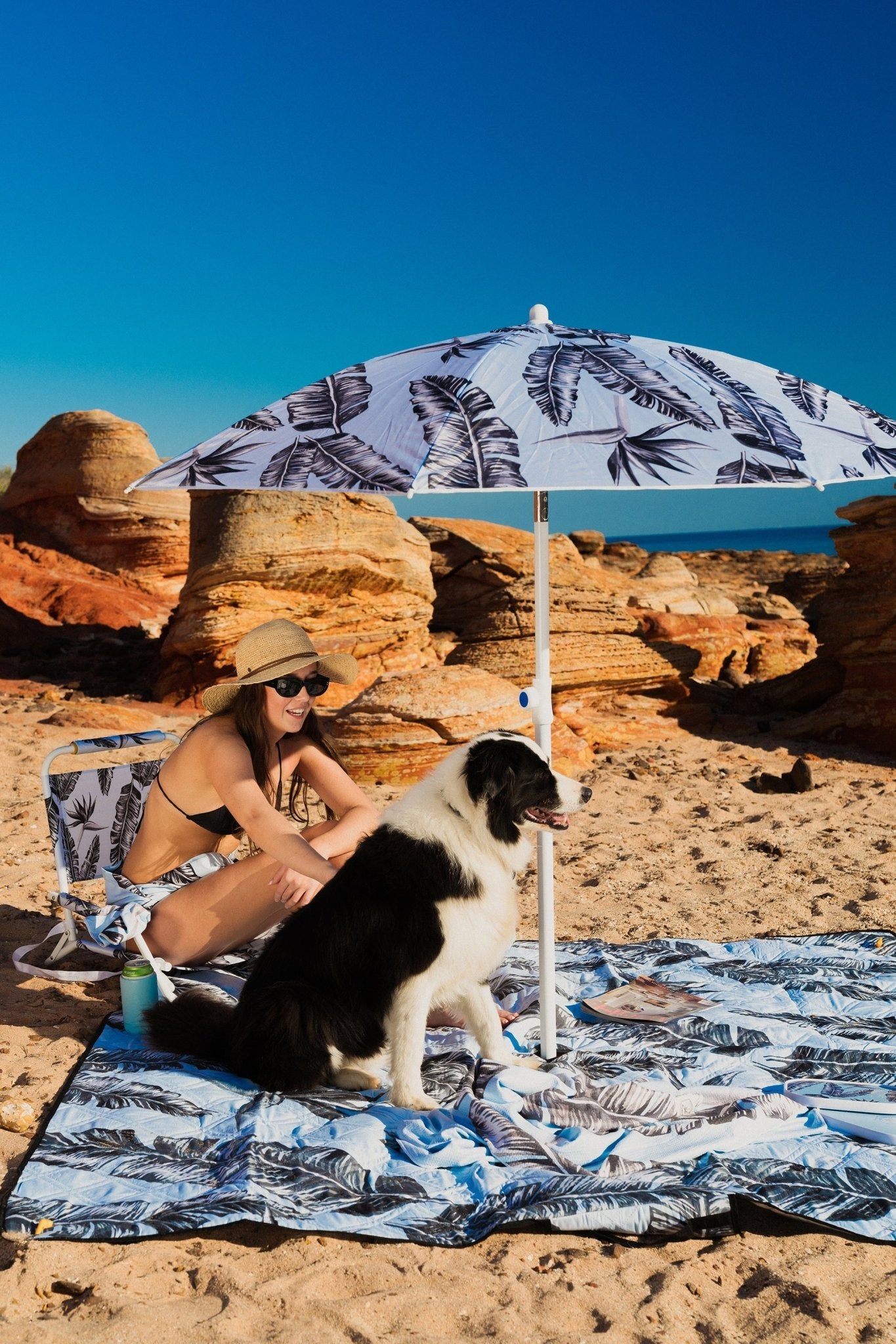 Sorrento Premium Picnic Mat Blanket, 2x2m, Waterproof Base, Carry Strap, Storage Pocket, 4 Ground Pegs