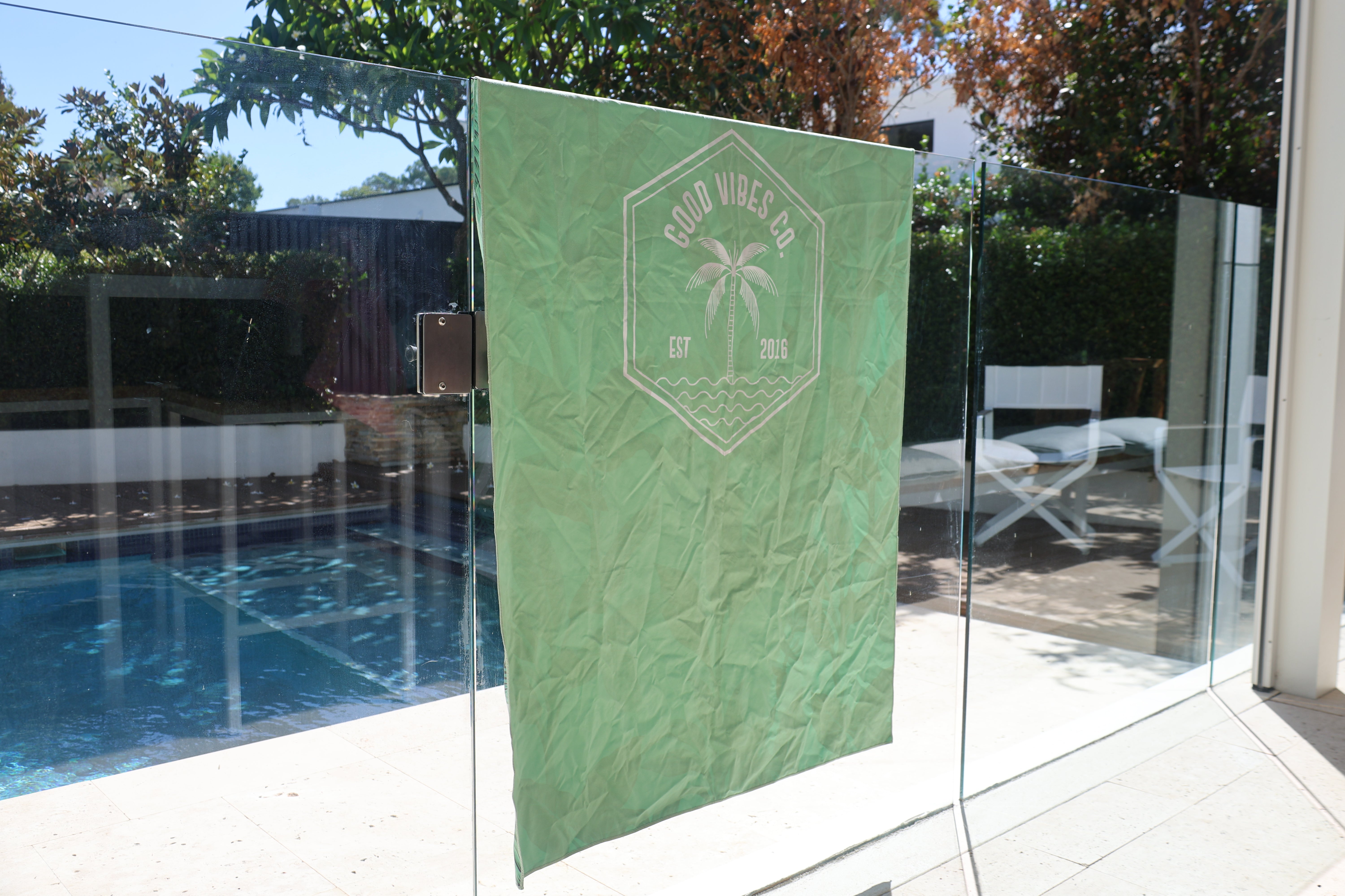 Botanical 160cm Microfibre Beach Towel with Storage Bag , Sand-Resistant, Eco Friendly, Double Sided (Copy)