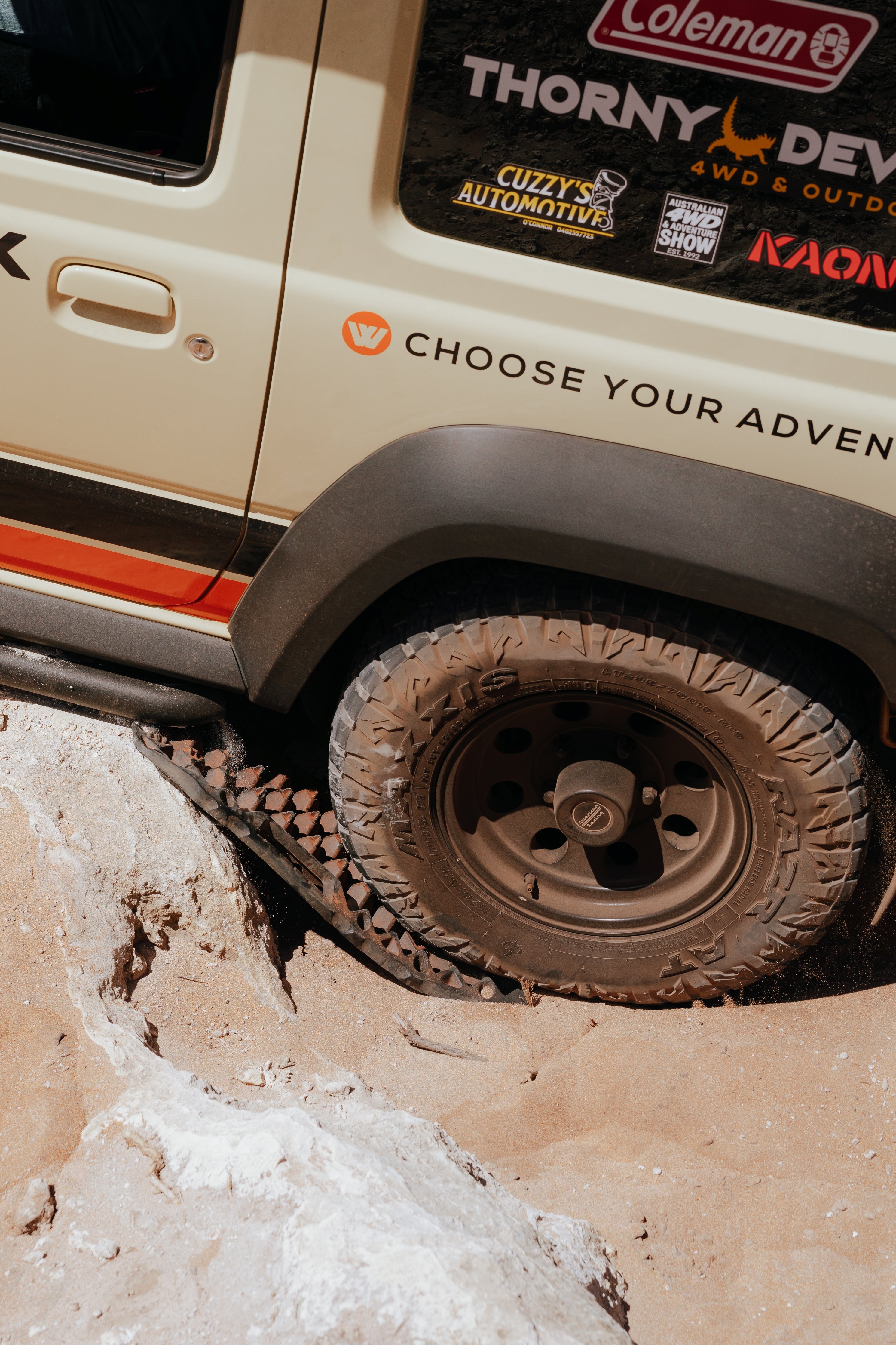 4WD Flex Recovery Traks Heavy Duty 10,000KG UV-Stabilised, Mounting Kit and Straps 33x103cm